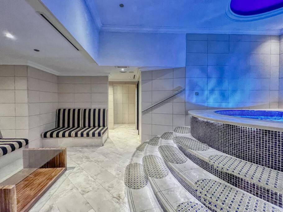 First Class 2br Modern And Stylish Apartment