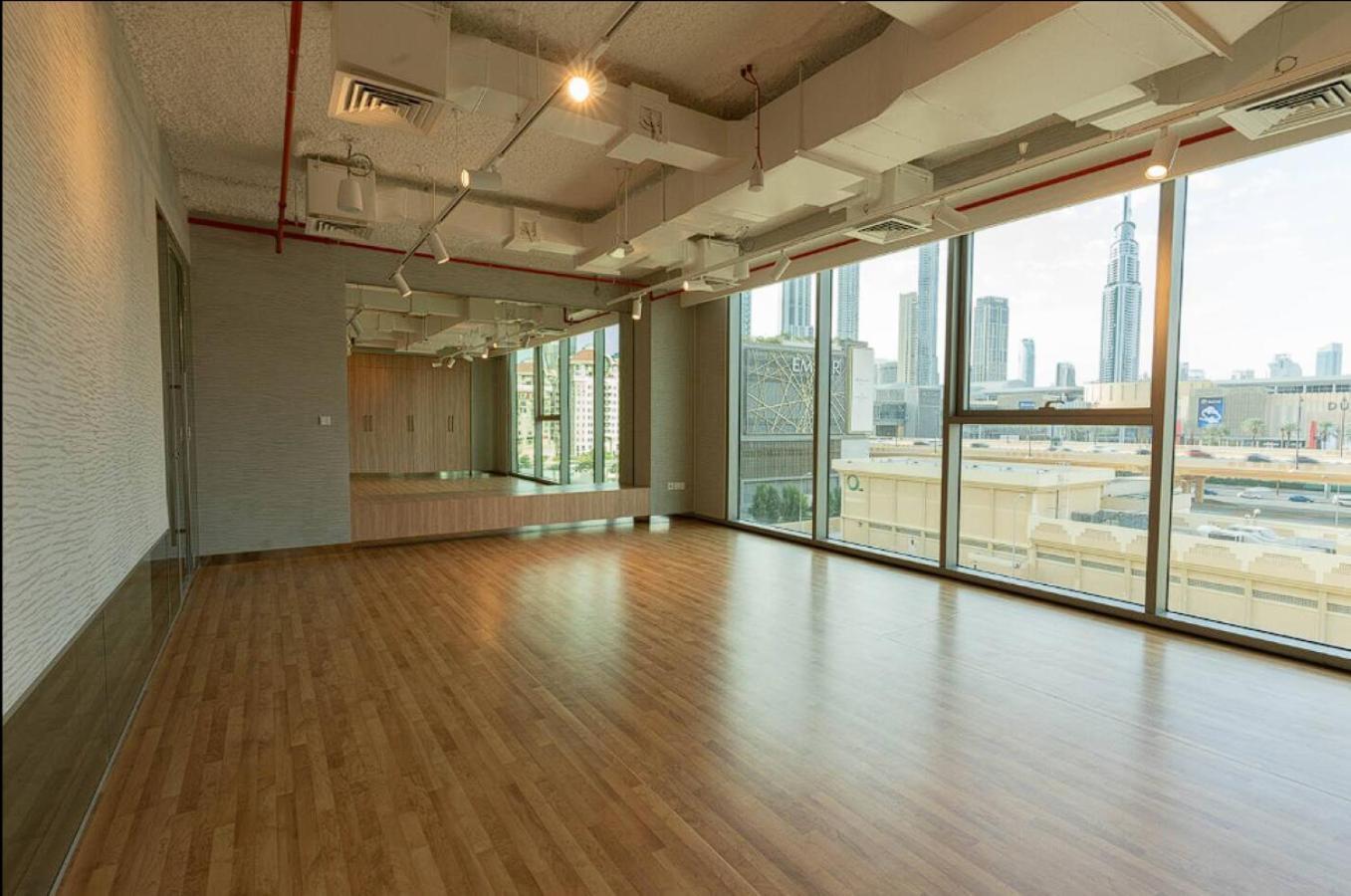 Luxury 3 Bedroom Corner - Stunning 270 Degrees Views - Burj & Fountain Views! 3 Balconies, 5 Minute Walk To Mall, Great Gym, Yoga * Dubai