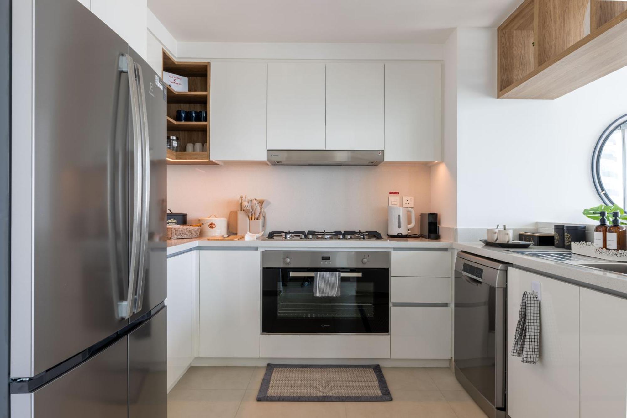 Luxury 3 Bedroom Corner - Stunning 270 Degrees Views - Burj & Fountain Views! 3 Balconies, 5 Minute Walk To Mall, Great Gym, Yoga Apartment Dubai