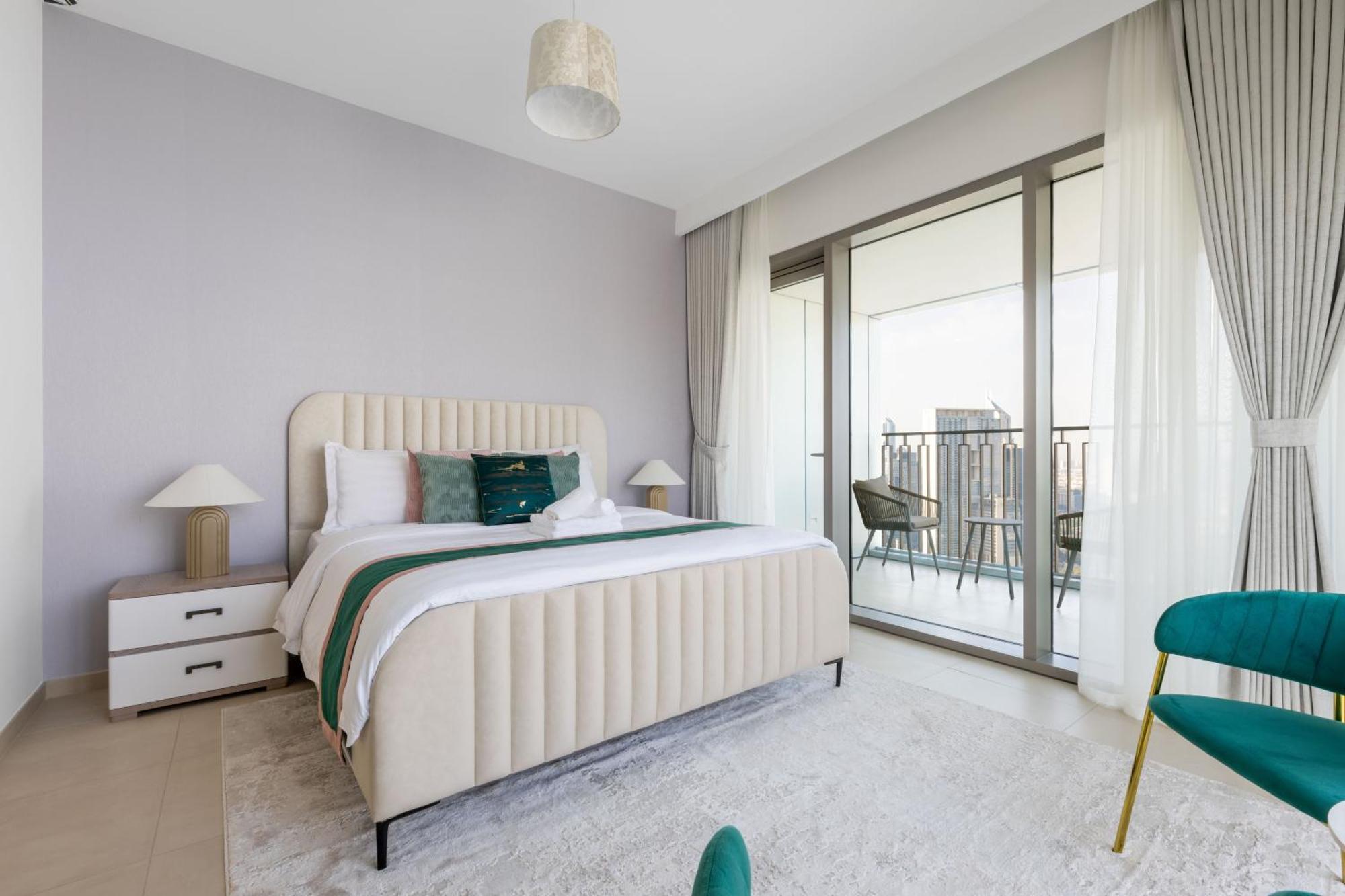 Apartment Luxury 3 Bedroom Corner - Stunning 270 Degrees Views - Burj & Fountain Views! 3 Balconies, 5 Minute Walk To Mall, Great Gym, Yoga Dubai