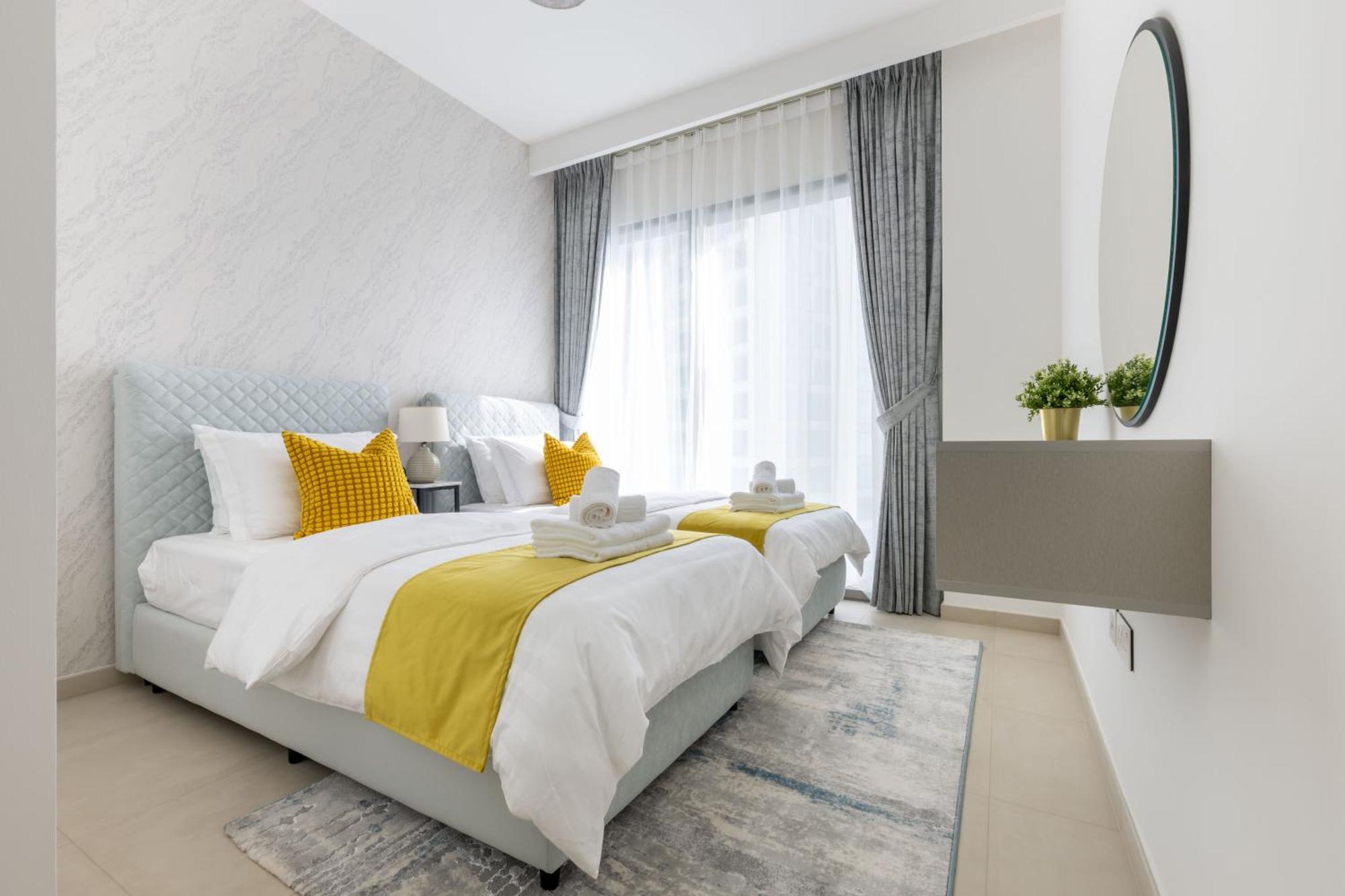 Apartment Luxury 3 Bedroom Corner - Stunning 270 Degrees Views - Burj & Fountain Views! 3 Balconies, 5 Minute Walk To Mall, Great Gym, Yoga