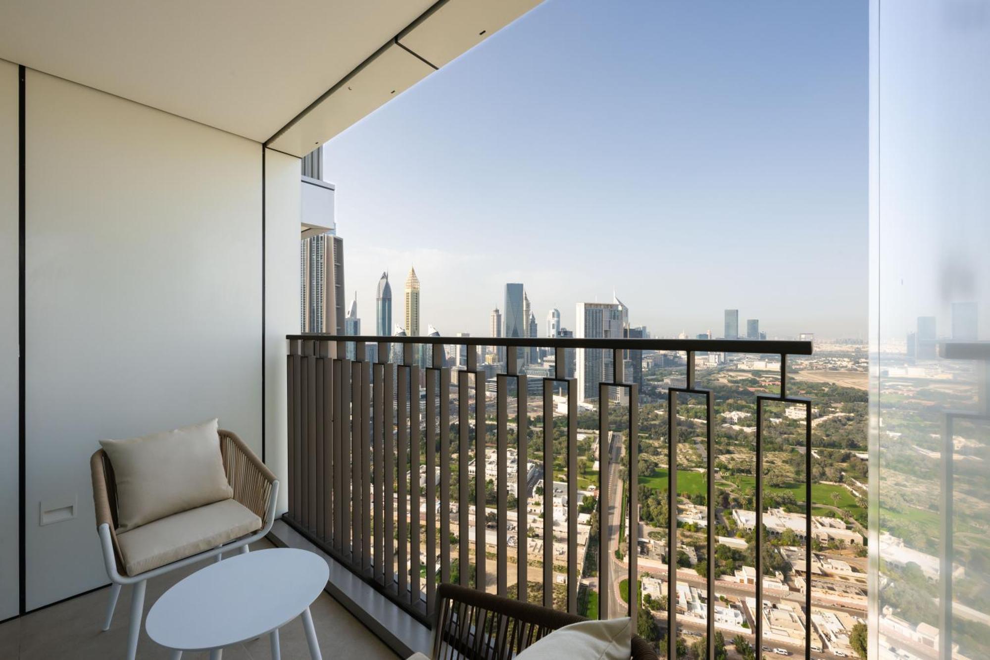 Luxury 3 Bedroom Corner - Stunning 270 Degrees Views - Burj & Fountain Views! 3 Balconies, 5 Minute Walk To Mall, Great Gym, Yoga Apartment