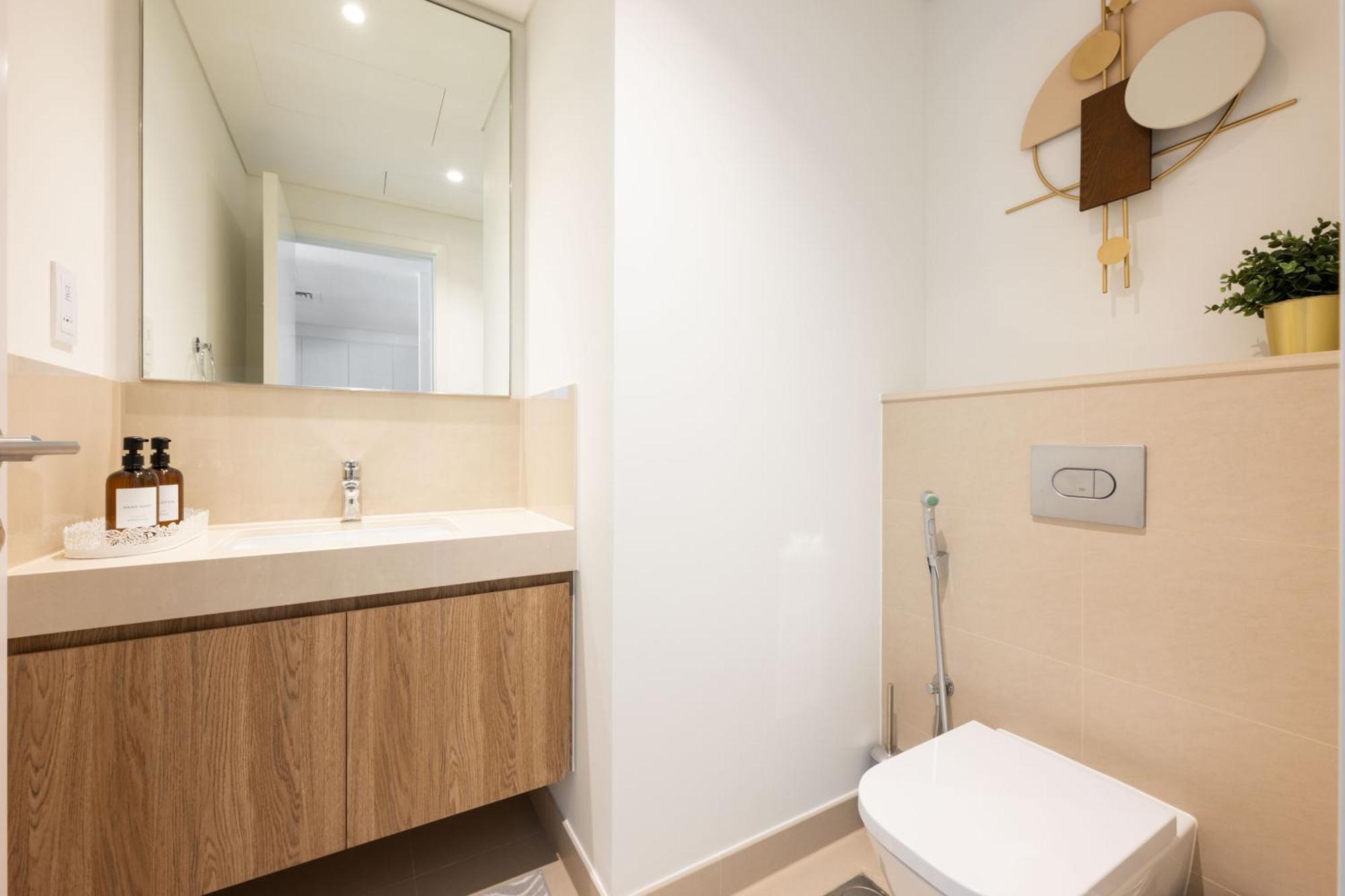 Luxury 3 Bedroom Corner - Stunning 270 Degrees Views - Burj & Fountain Views! 3 Balconies, 5 Minute Walk To Mall, Great Gym, Yoga *