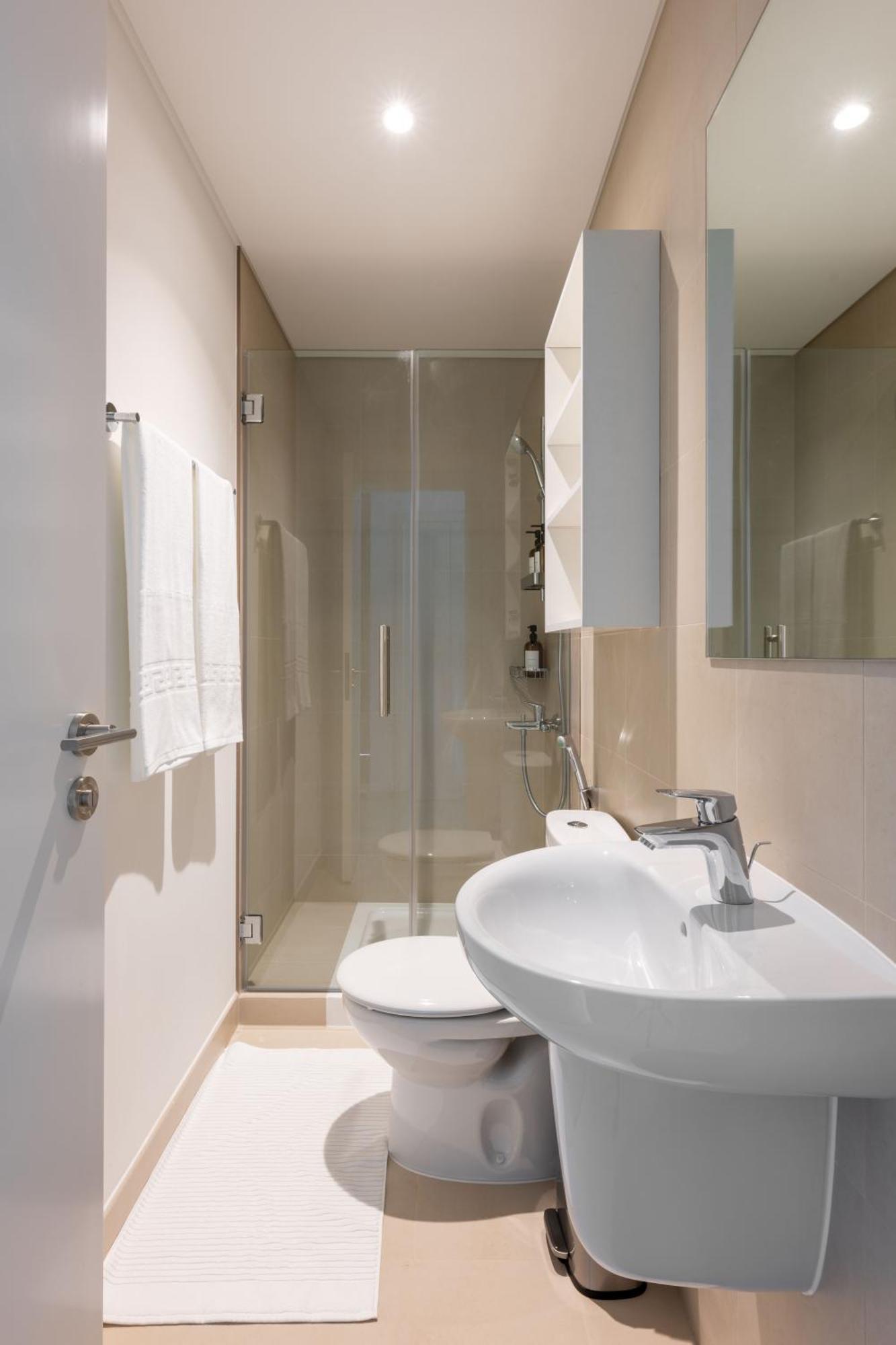 Apartment Luxury 3 Bedroom Corner - Stunning 270 Degrees Views - Burj & Fountain Views! 3 Balconies, 5 Minute Walk To Mall, Great Gym, Yoga Dubai