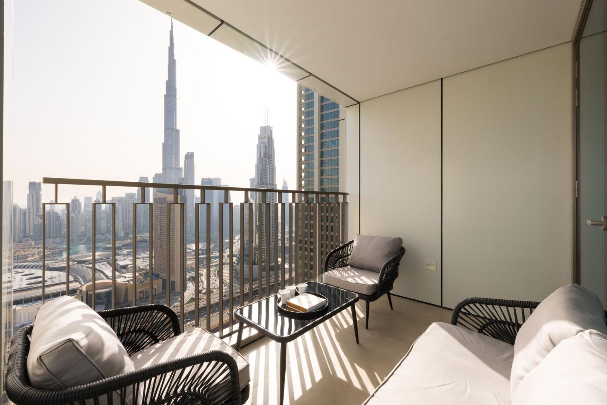 Luxury 3 Bedroom Corner - Stunning 270 Degrees Views - Burj & Fountain Views! 3 Balconies, 5 Minute Walk To Mall, Great Gym, Yoga * Dubai