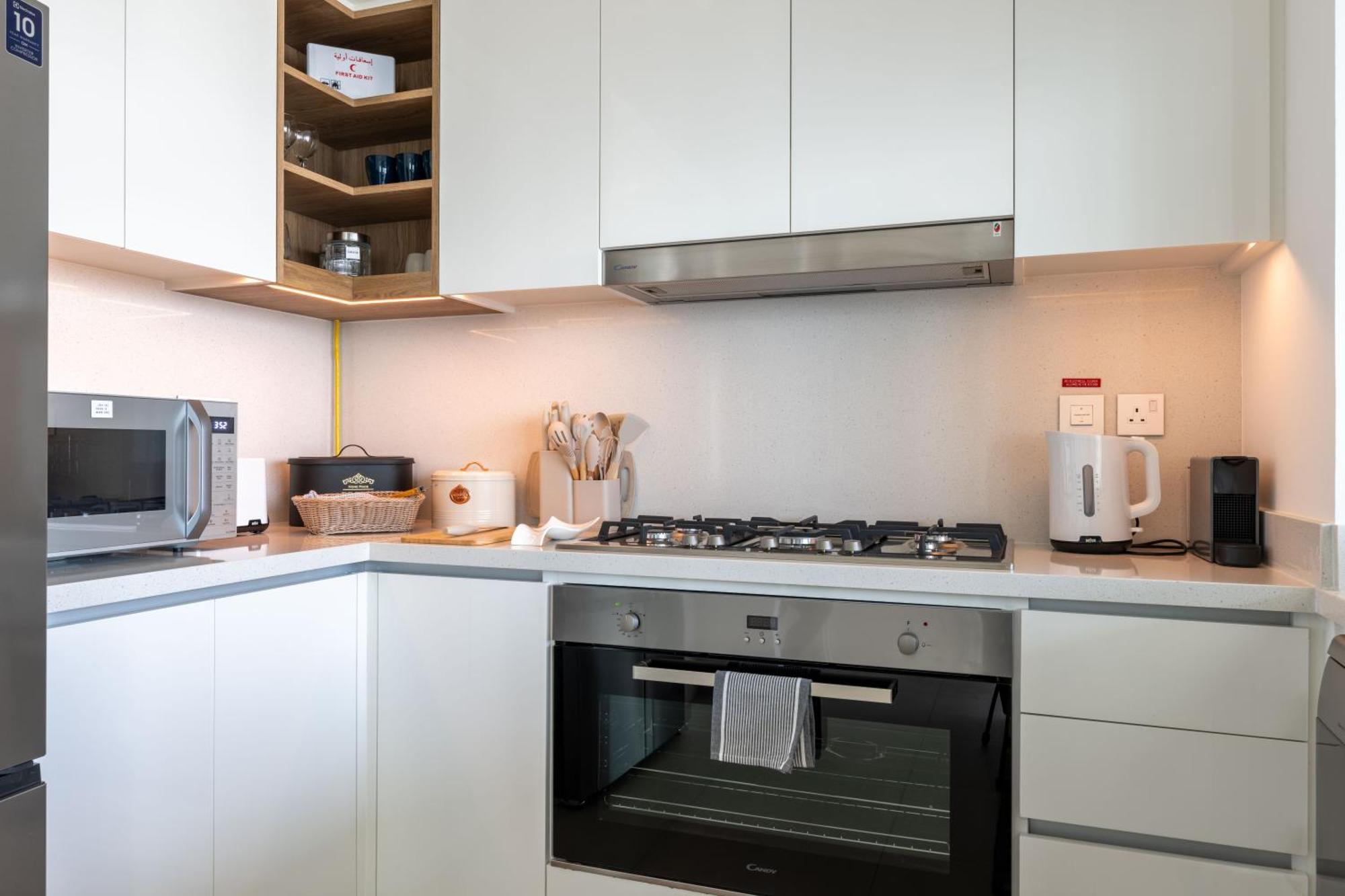 Luxury 3 Bedroom Corner - Stunning 270 Degrees Views - Burj & Fountain Views! 3 Balconies, 5 Minute Walk To Mall, Great Gym, Yoga *