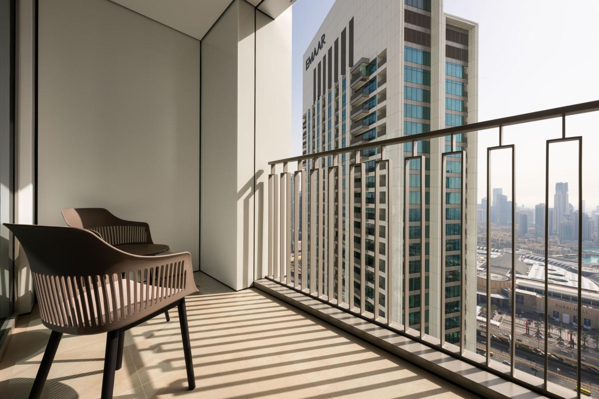 Luxury 3 Bedroom Corner - Stunning 270 Degrees Views - Burj & Fountain Views! 3 Balconies, 5 Minute Walk To Mall, Great Gym, Yoga Apartment *