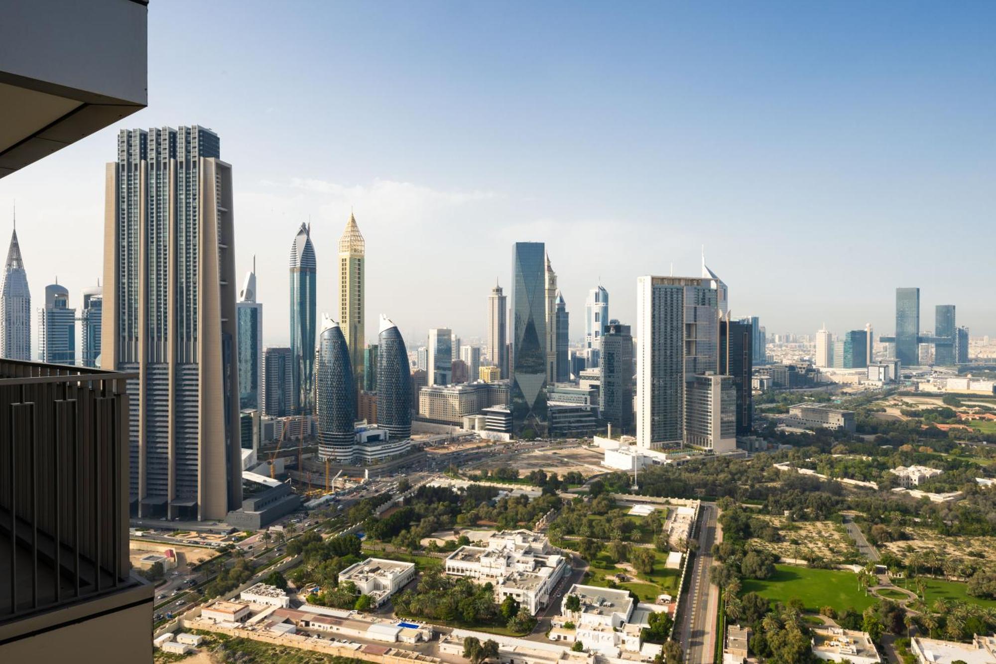 Luxury 3 Bedroom Corner - Stunning 270 Degrees Views - Burj & Fountain Views! 3 Balconies, 5 Minute Walk To Mall, Great Gym, Yoga Apartment *