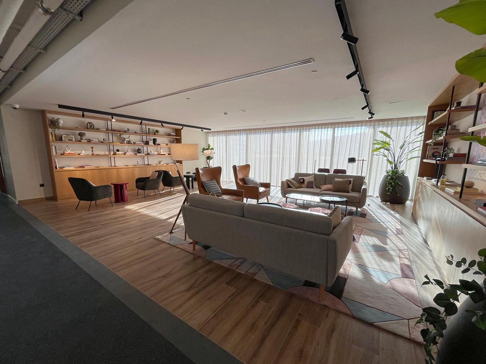 Coolest 1 Bedroom In Hills Close To The Park * Dubai