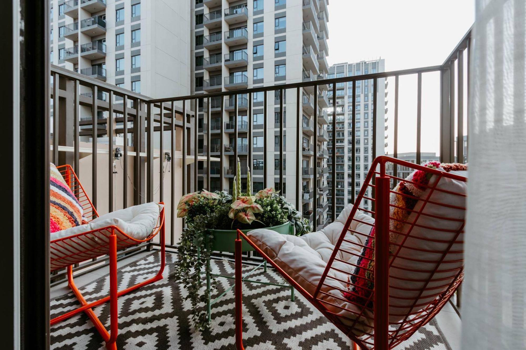 Coolest 1 Bedroom In Hills Close To The Park Dubai