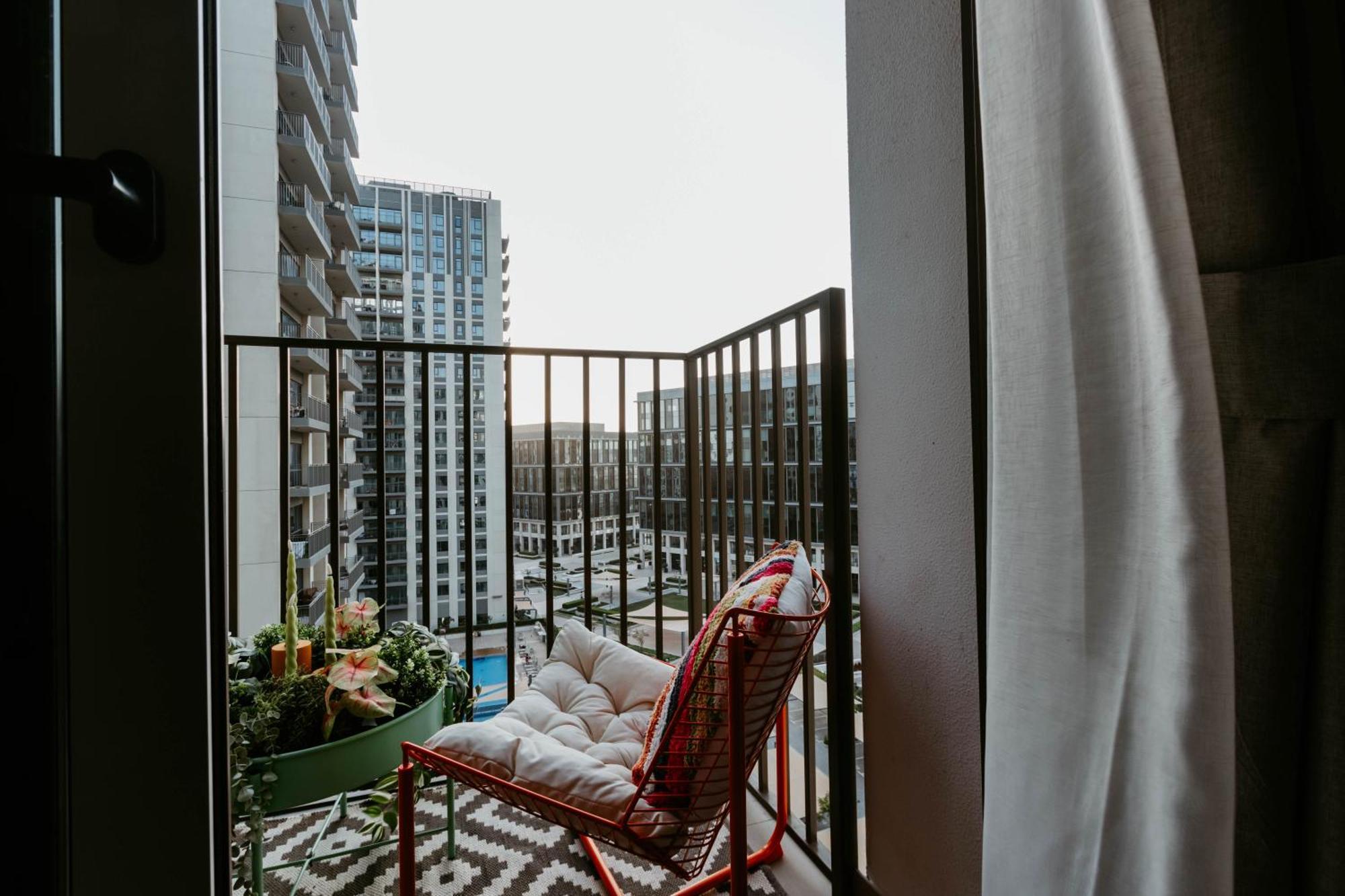 Coolest 1 Bedroom In Hills Close To The Park * Dubai
