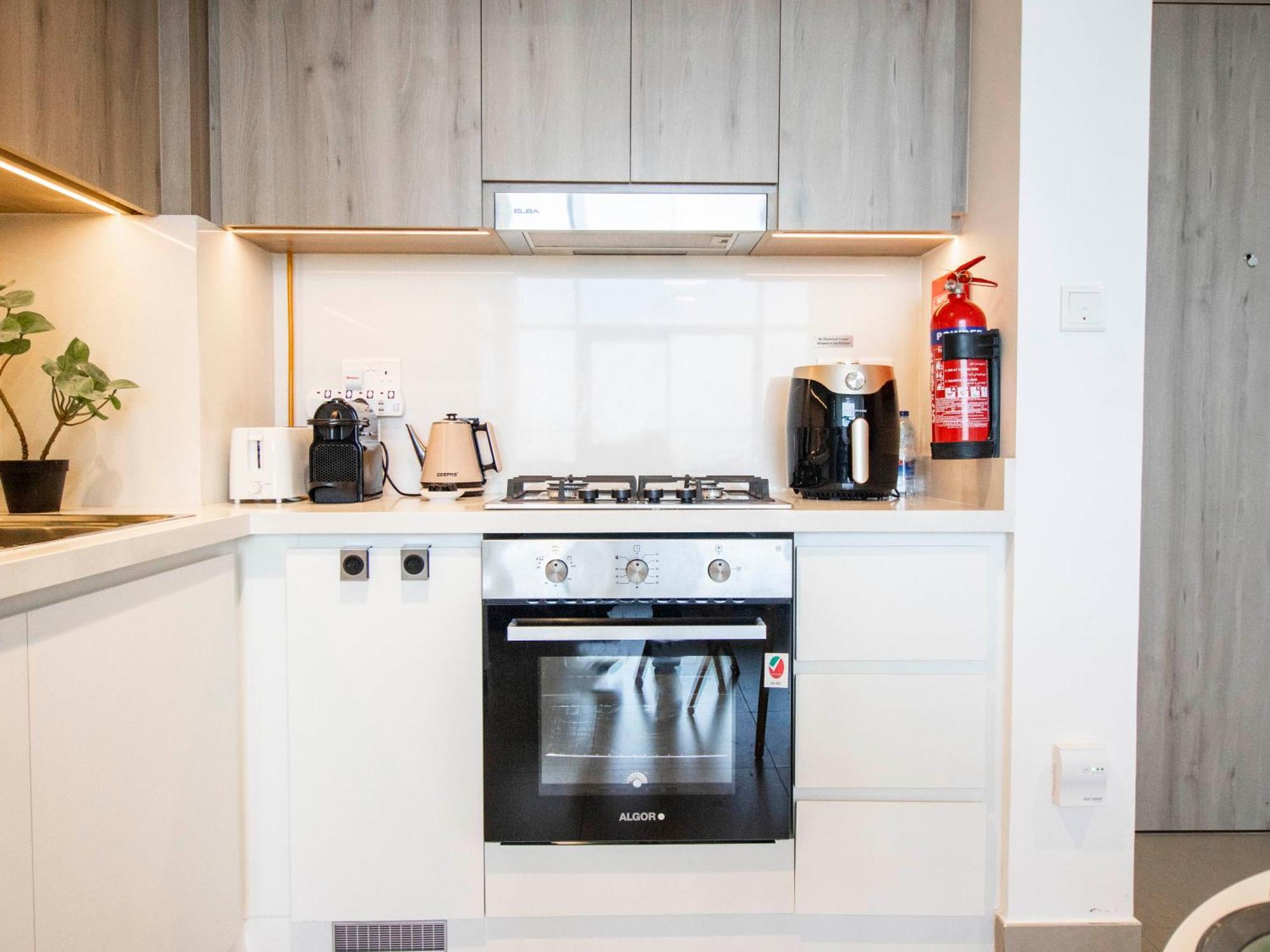 Luxury 1br Getaway: Steps From Hills Park Apartment *
