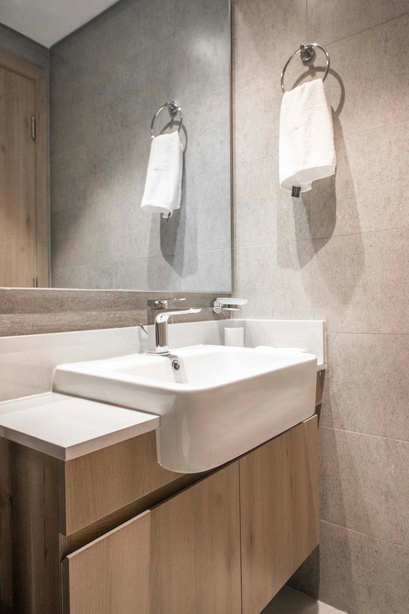 Apartment Luxury 1br Getaway: Steps From Hills Park