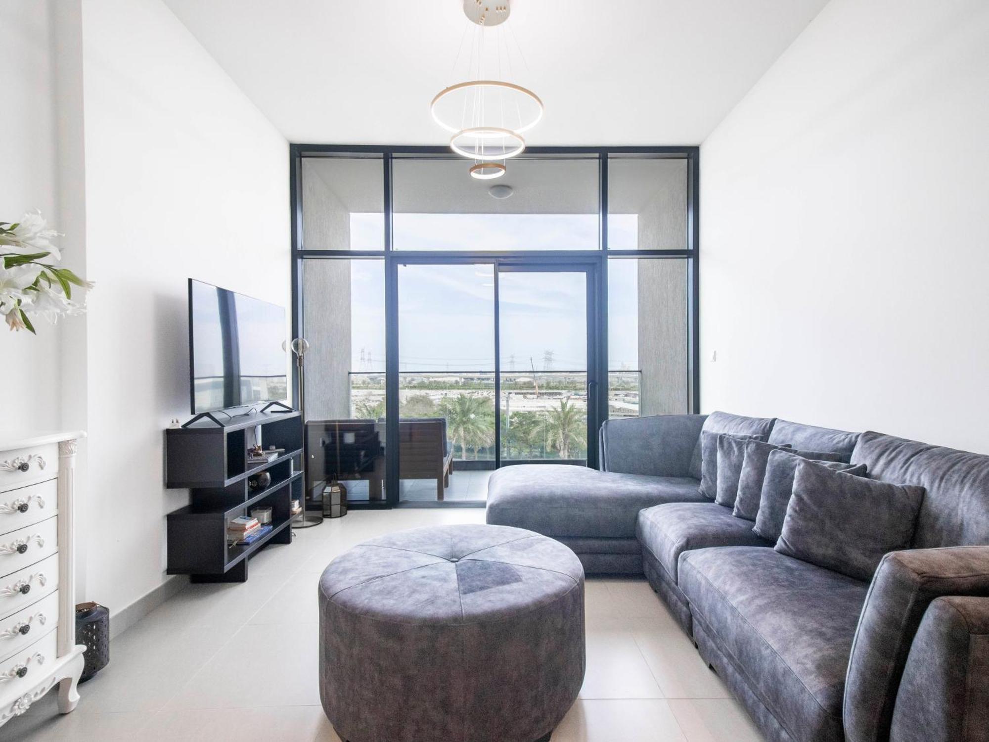 Luxury 1br Getaway: Steps From Hills Park Apartment *