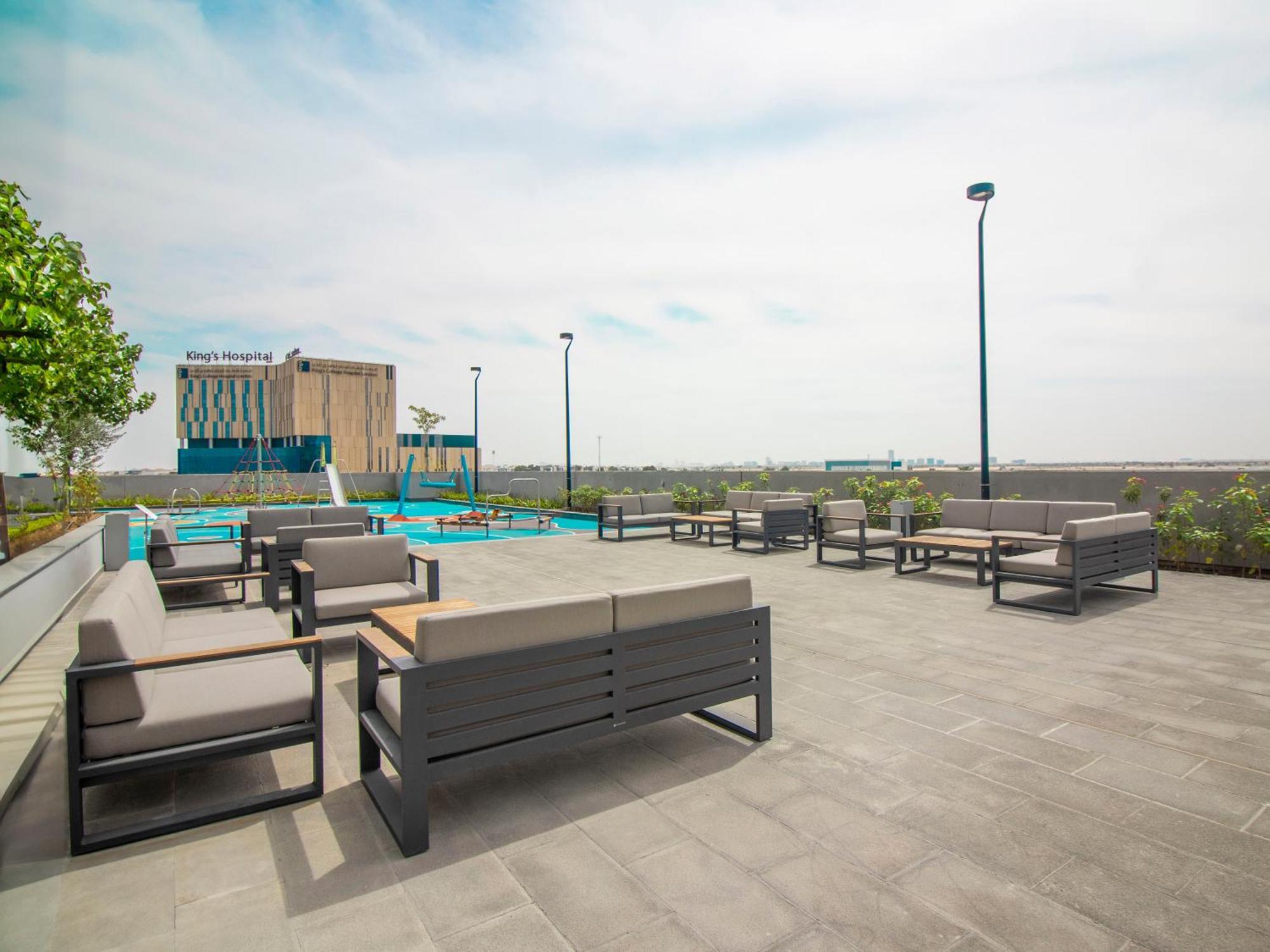 Luxury 1br Getaway: Steps From Hills Park Apartment Dubai