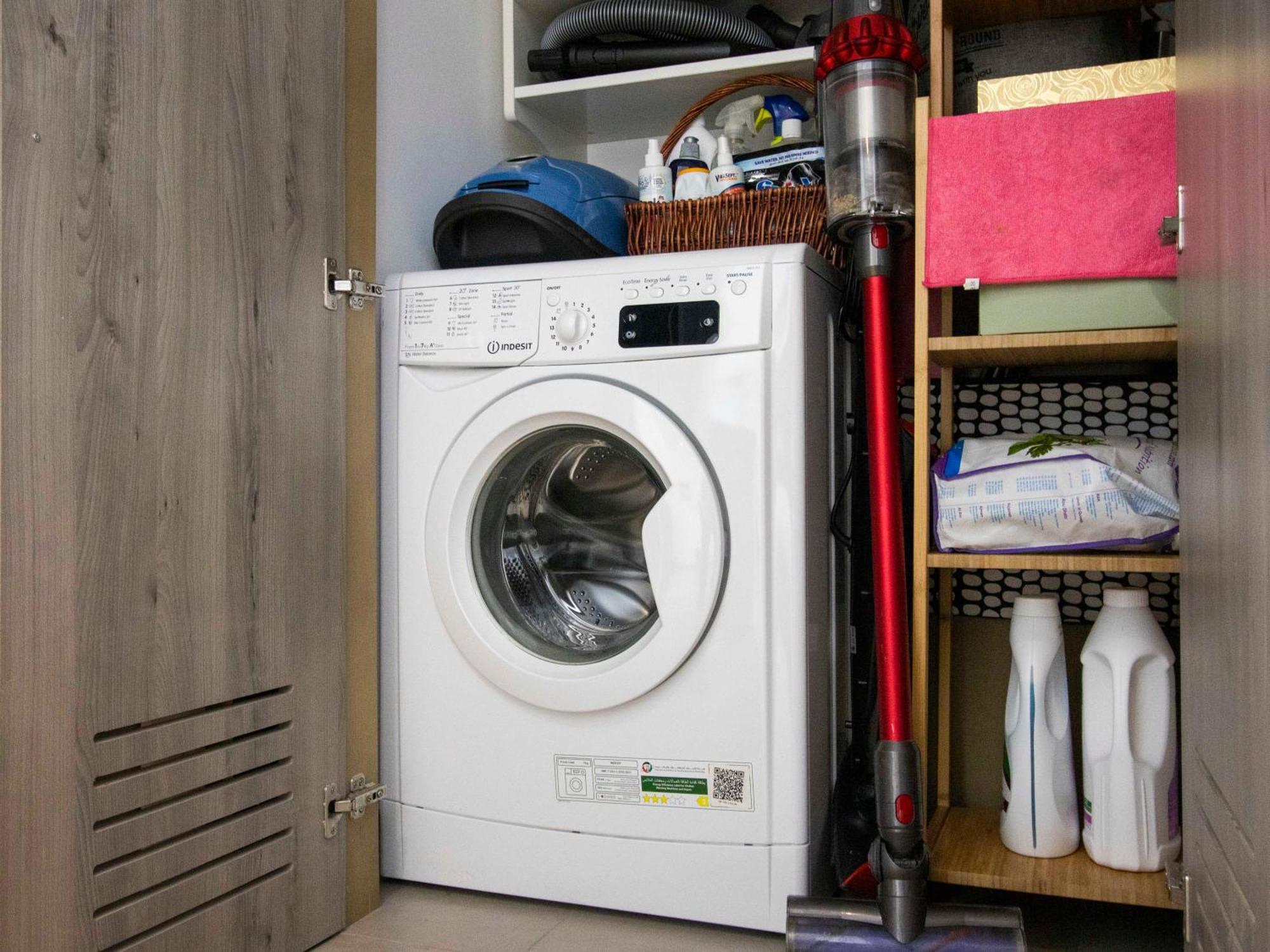 Apartment Luxury 1br Getaway: Steps From Hills Park Dubai