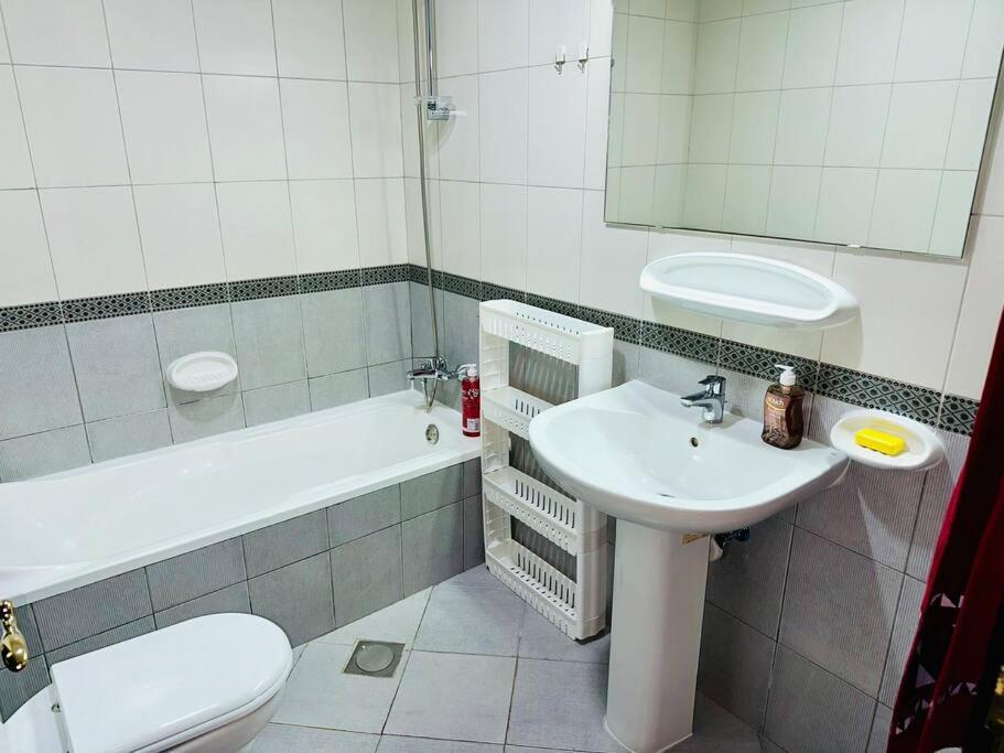 Luxury 1 Bed - Pool View - Ready *