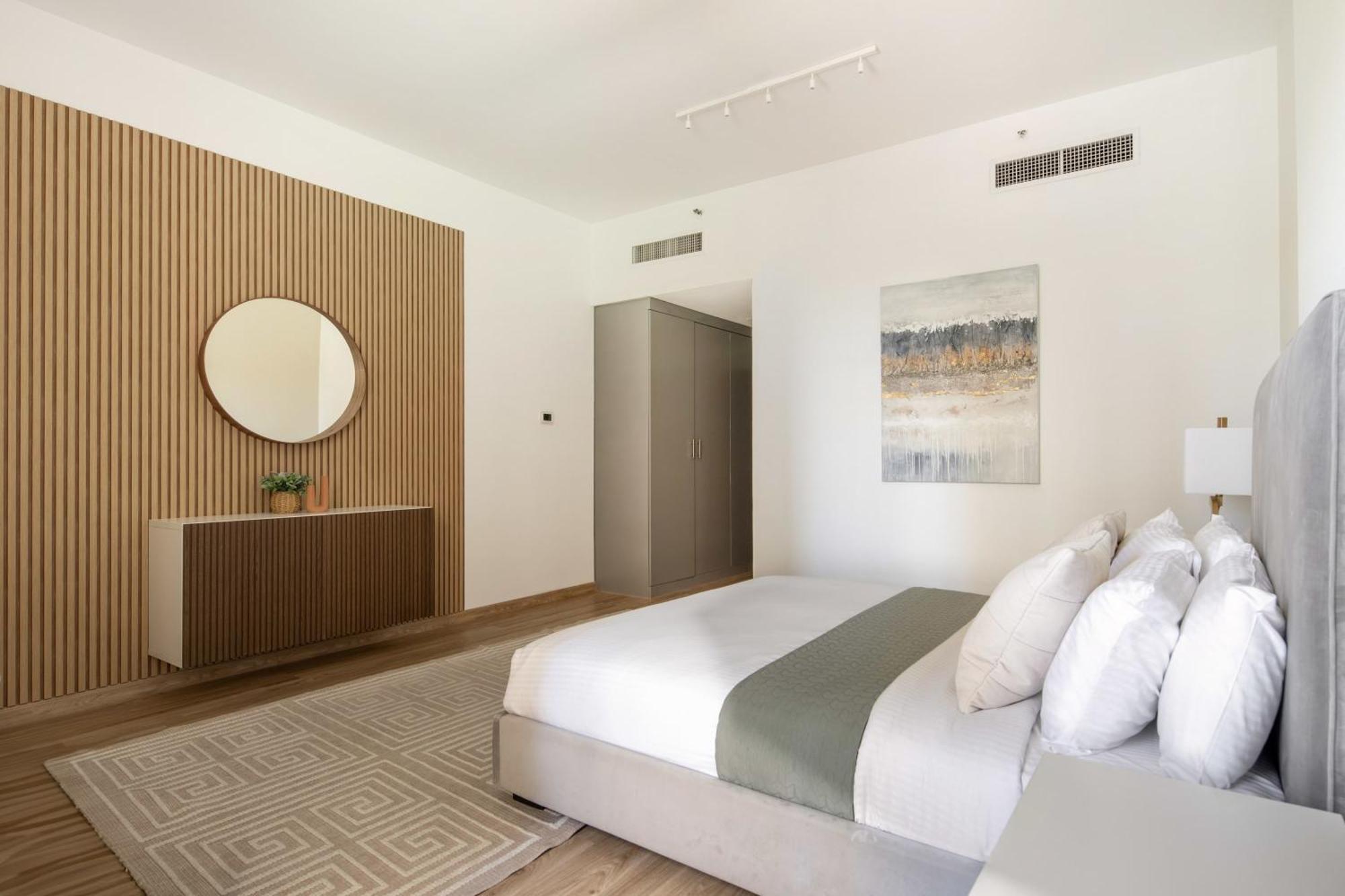 Frank Porter - Rimal 1 Dubai