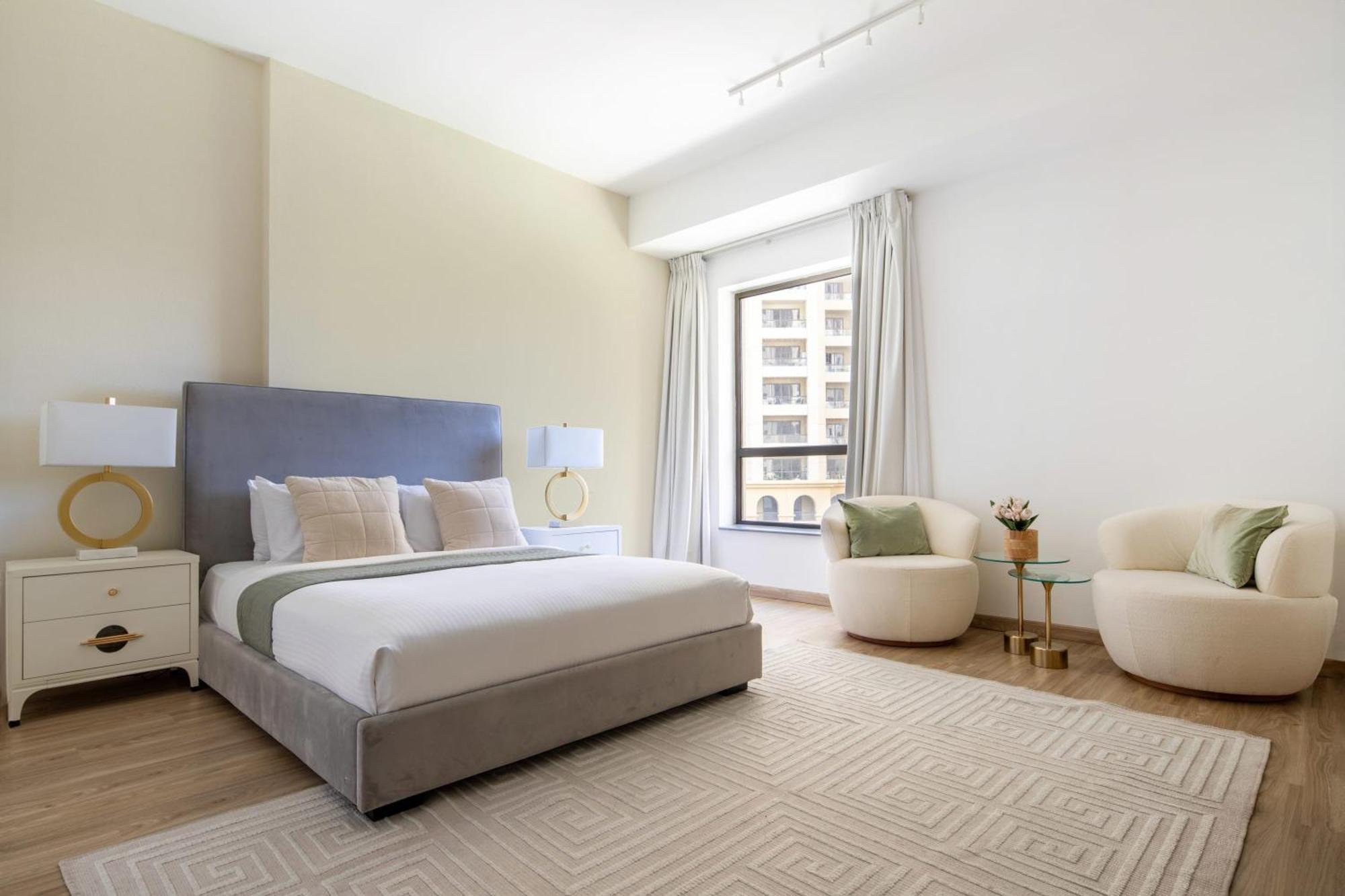 Frank Porter - Rimal 1 * Dubai
