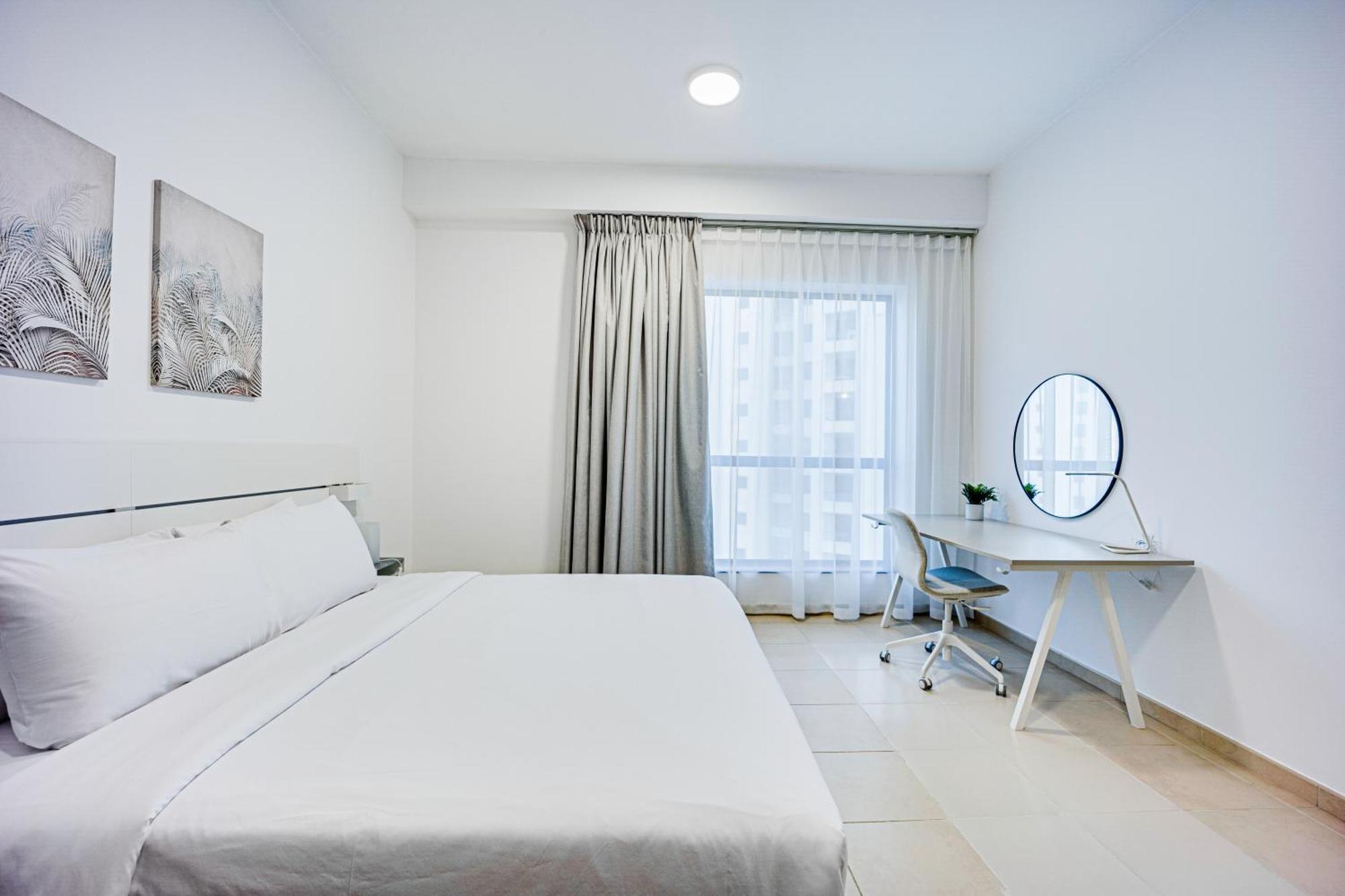 And Comfy In Jbr Apartment