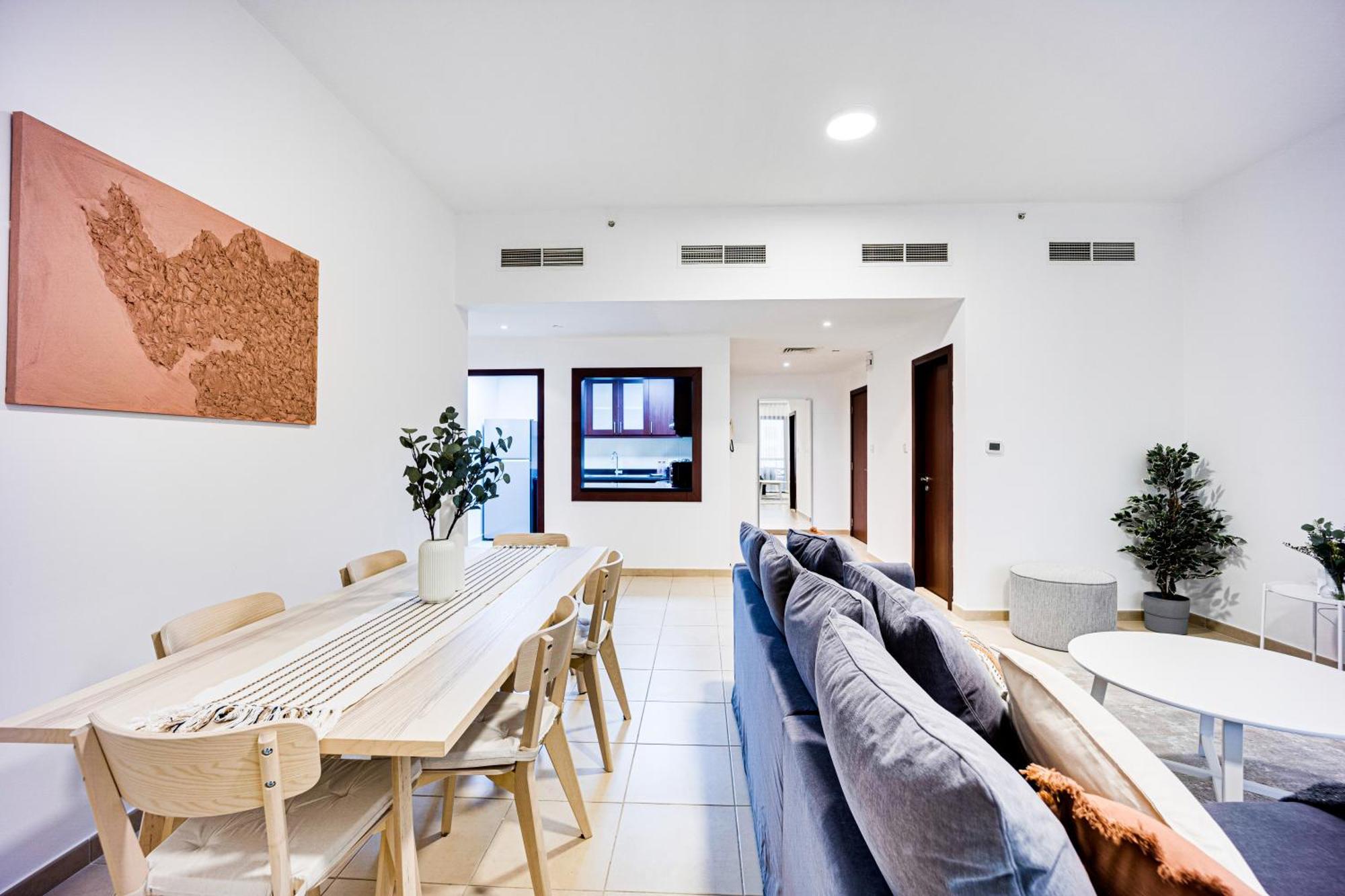 And Comfy In Jbr Apartment *