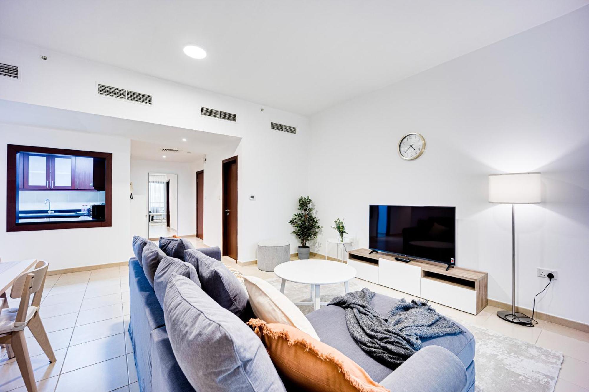 And Comfy In Jbr *