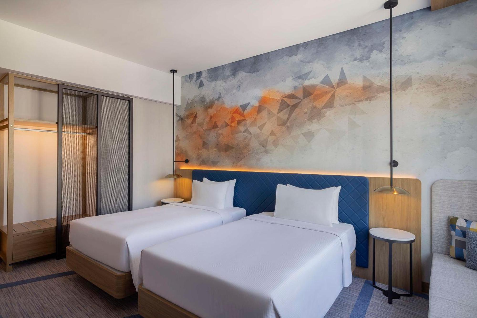 Hilton Garden Business Bay 4* Dubai