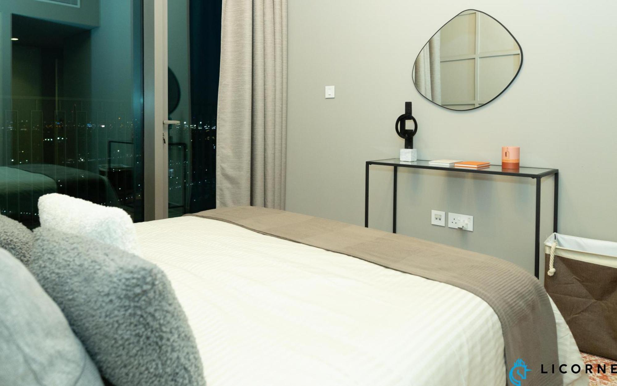 Apartment 2br Next To Dubaimall, Pool View Of Burj Khalifa - Downtown Views Ll *