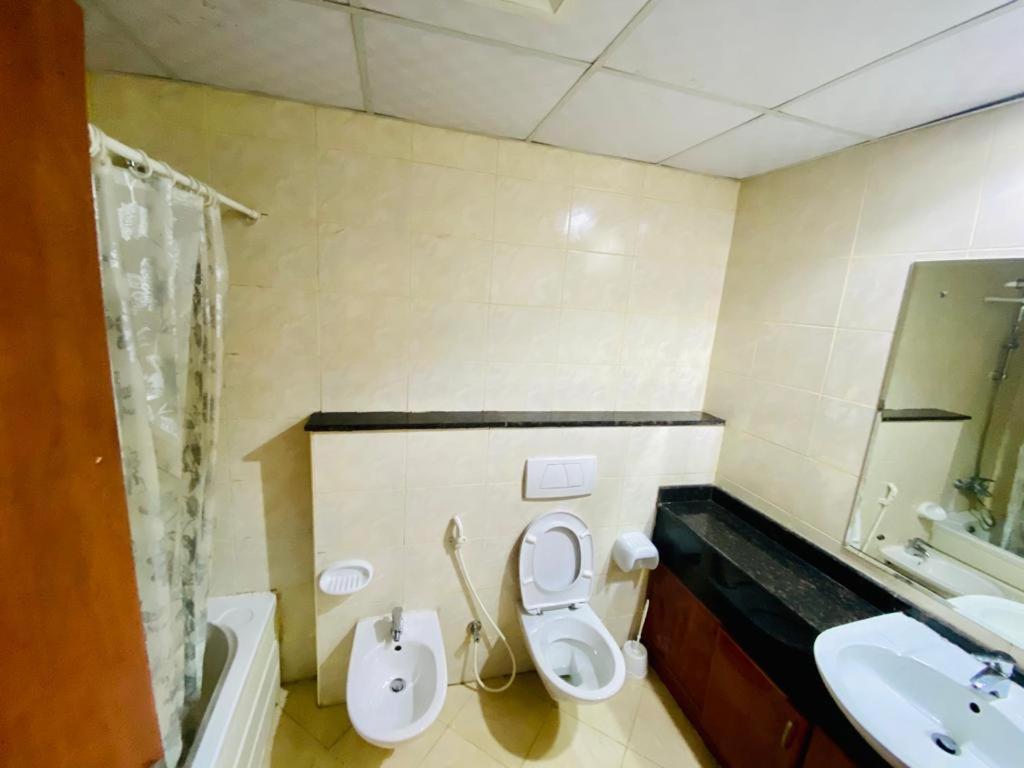 Couples Tv Fridge Close To Metro Dubai