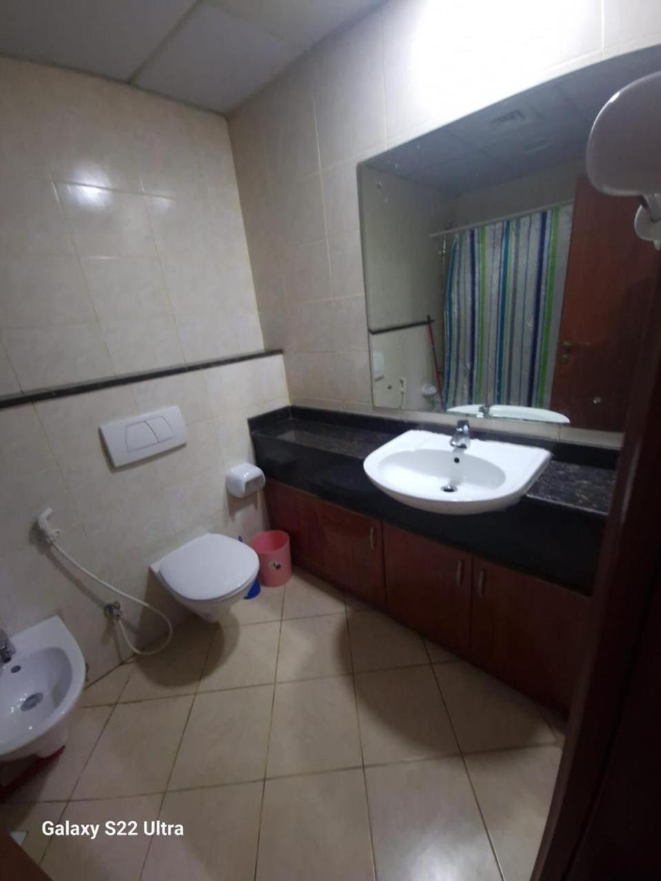 Couples Tv Fridge Close To Metro Homestay
