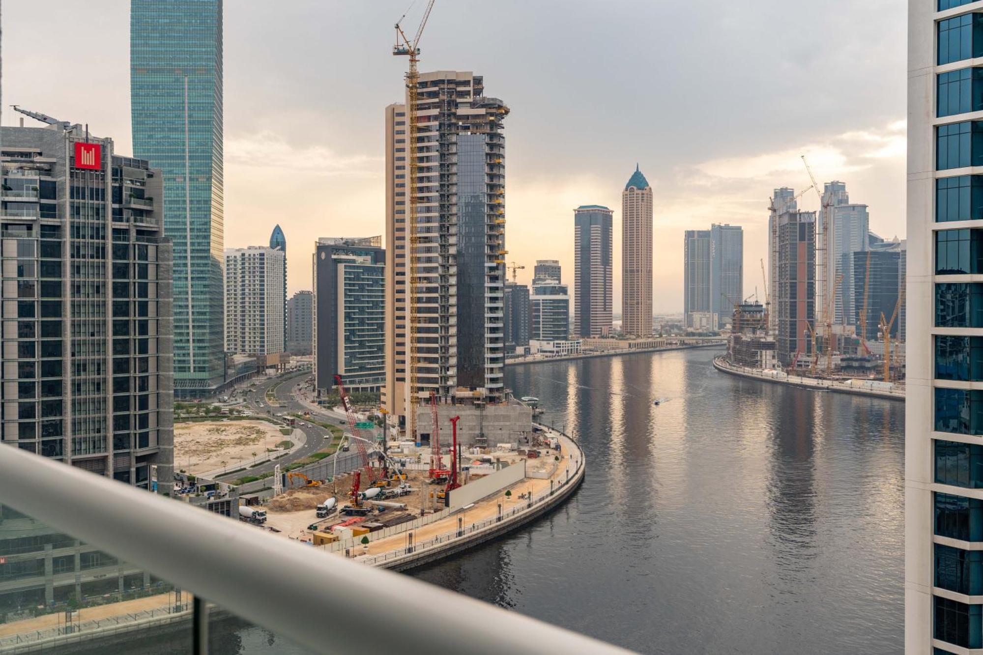 Apartment Spacious Luxe Family With Canal & Burj Khalifa View *