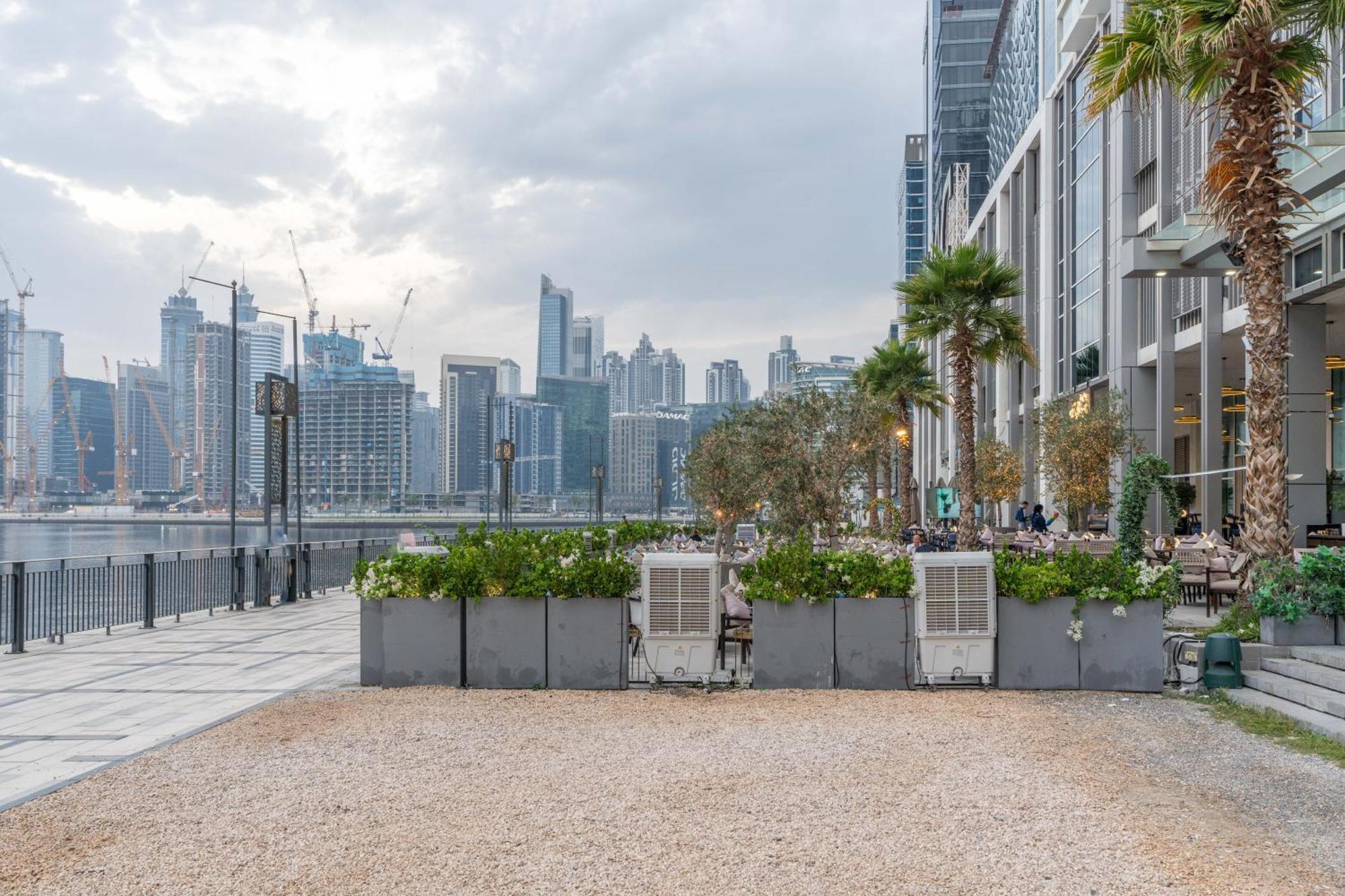 Spacious Luxe Family With Canal & Burj Khalifa View Apartment Dubai