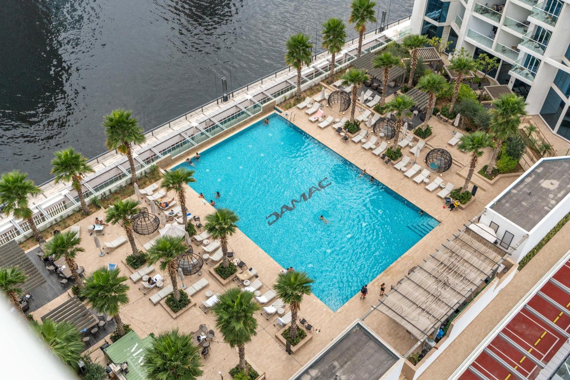 Apartment Spacious Luxe Family With Canal & Burj Khalifa View
