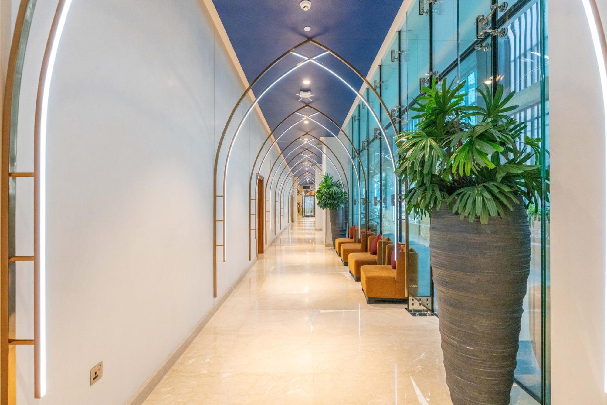 Spacious Luxe Family With Canal & Burj Khalifa View * Dubai