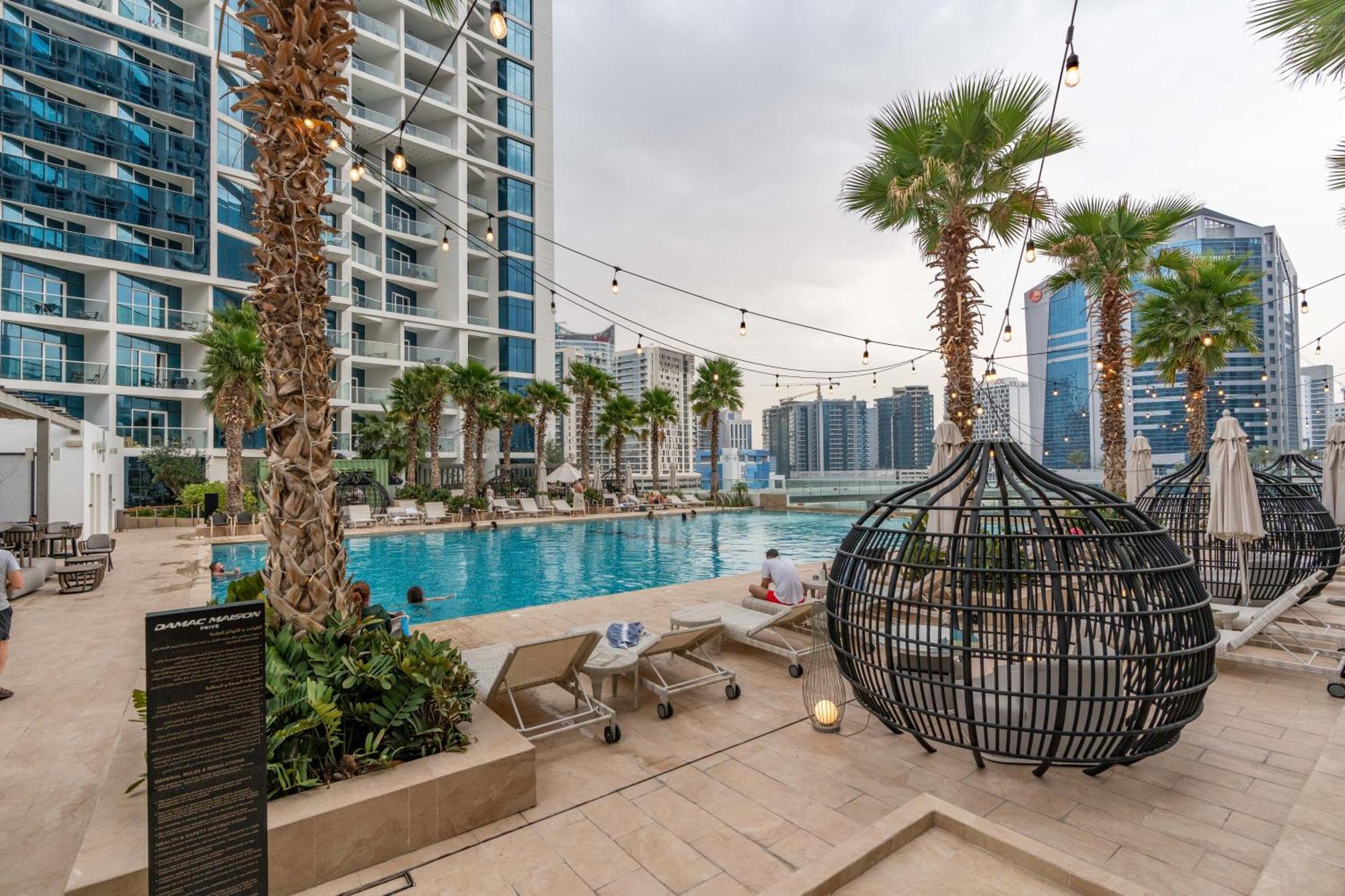 Spacious Luxe Family With Canal & Burj Khalifa View Dubai