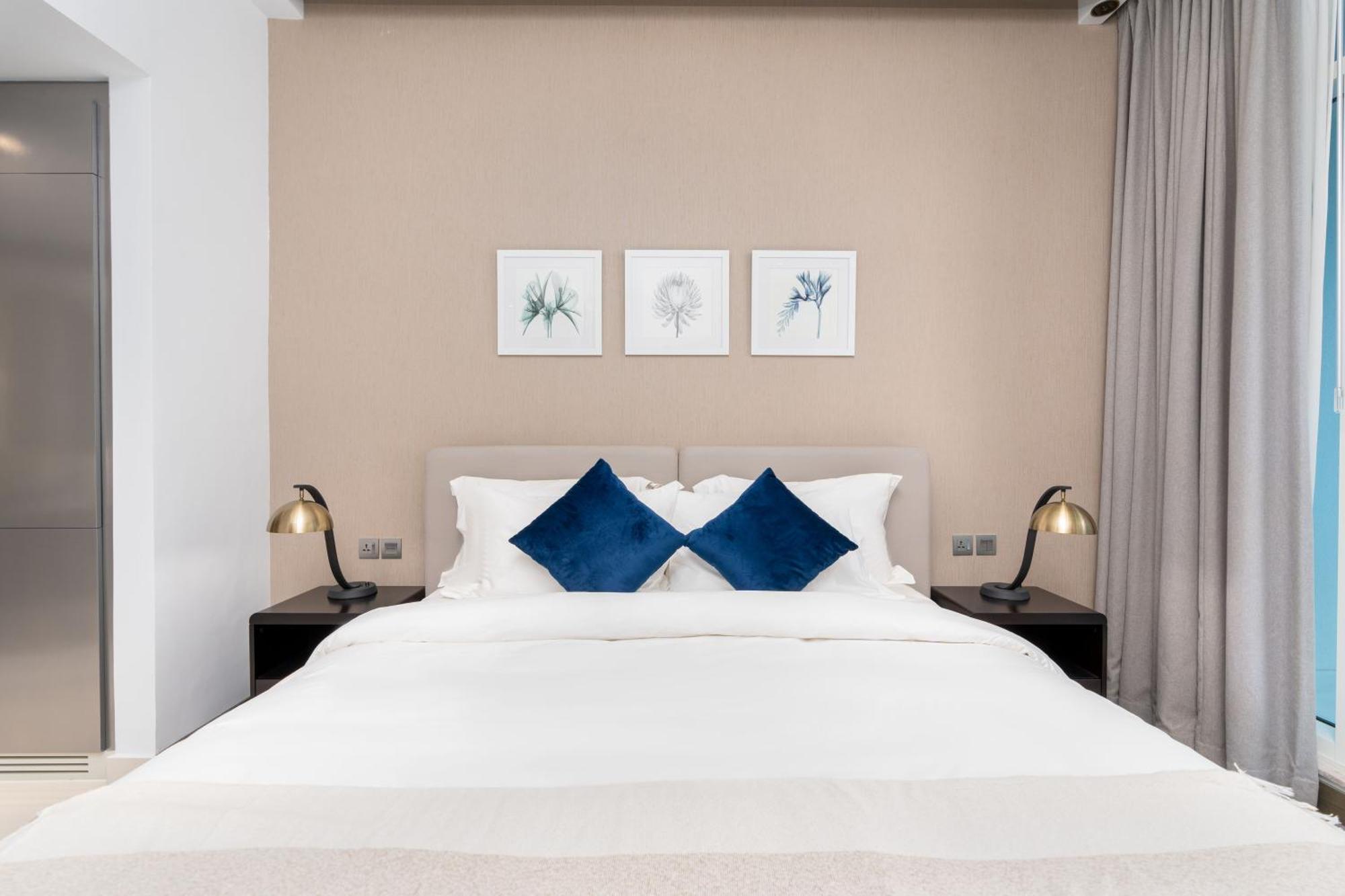 Apartment Spacious Luxe Family With Canal & Burj Khalifa View Dubai