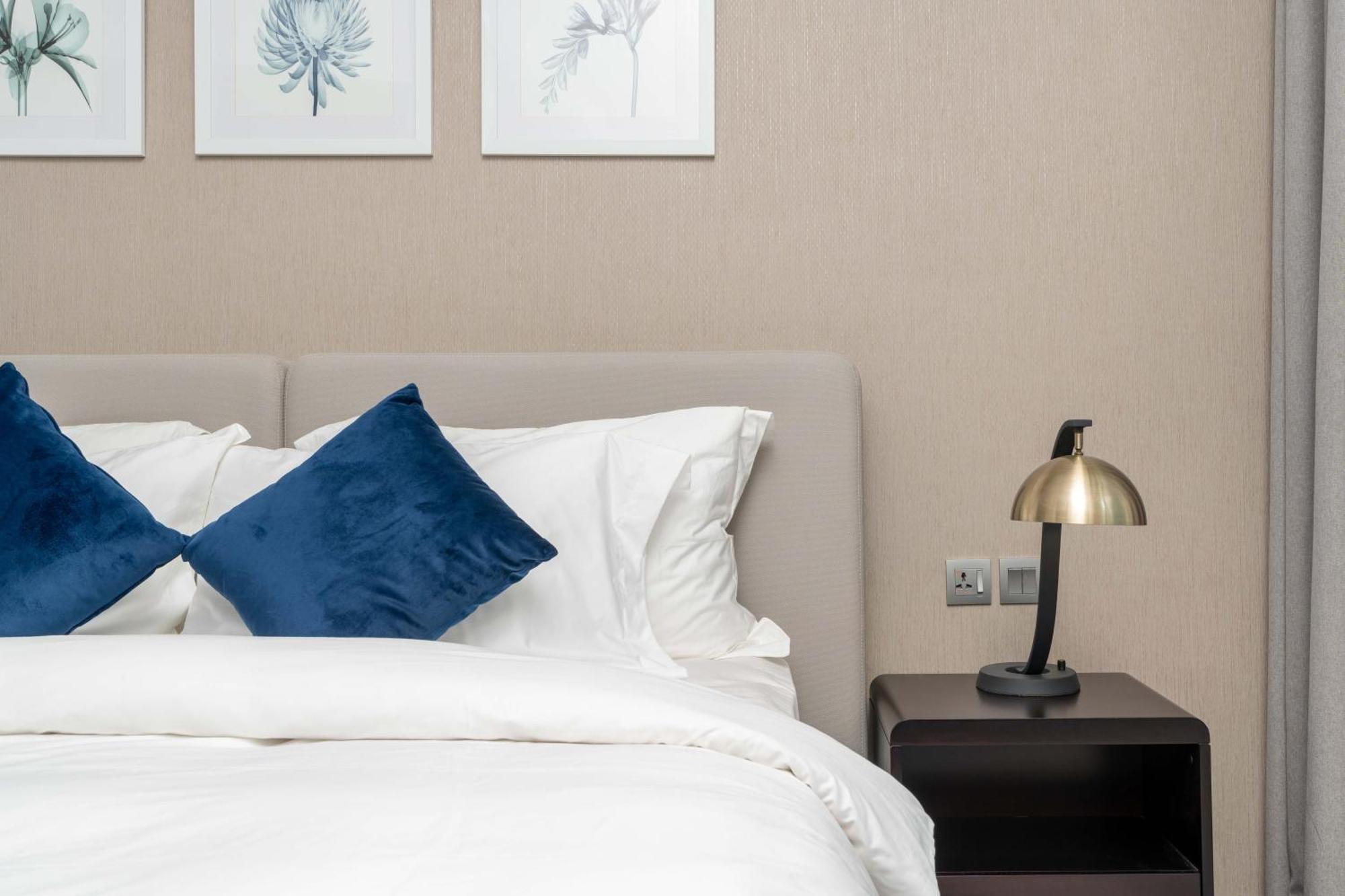 Apartment Spacious Luxe Family With Canal & Burj Khalifa View