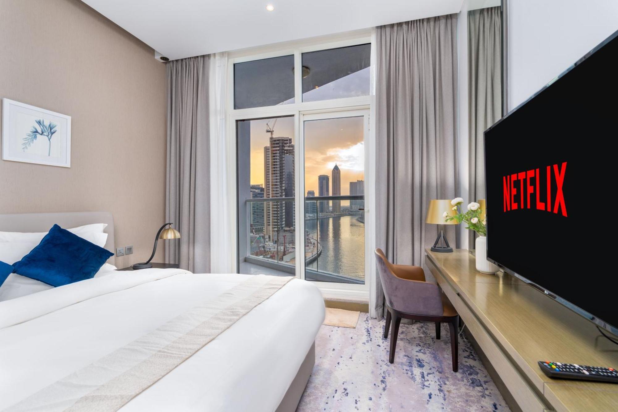 Apartment Spacious Luxe Family With Canal & Burj Khalifa View Dubai
