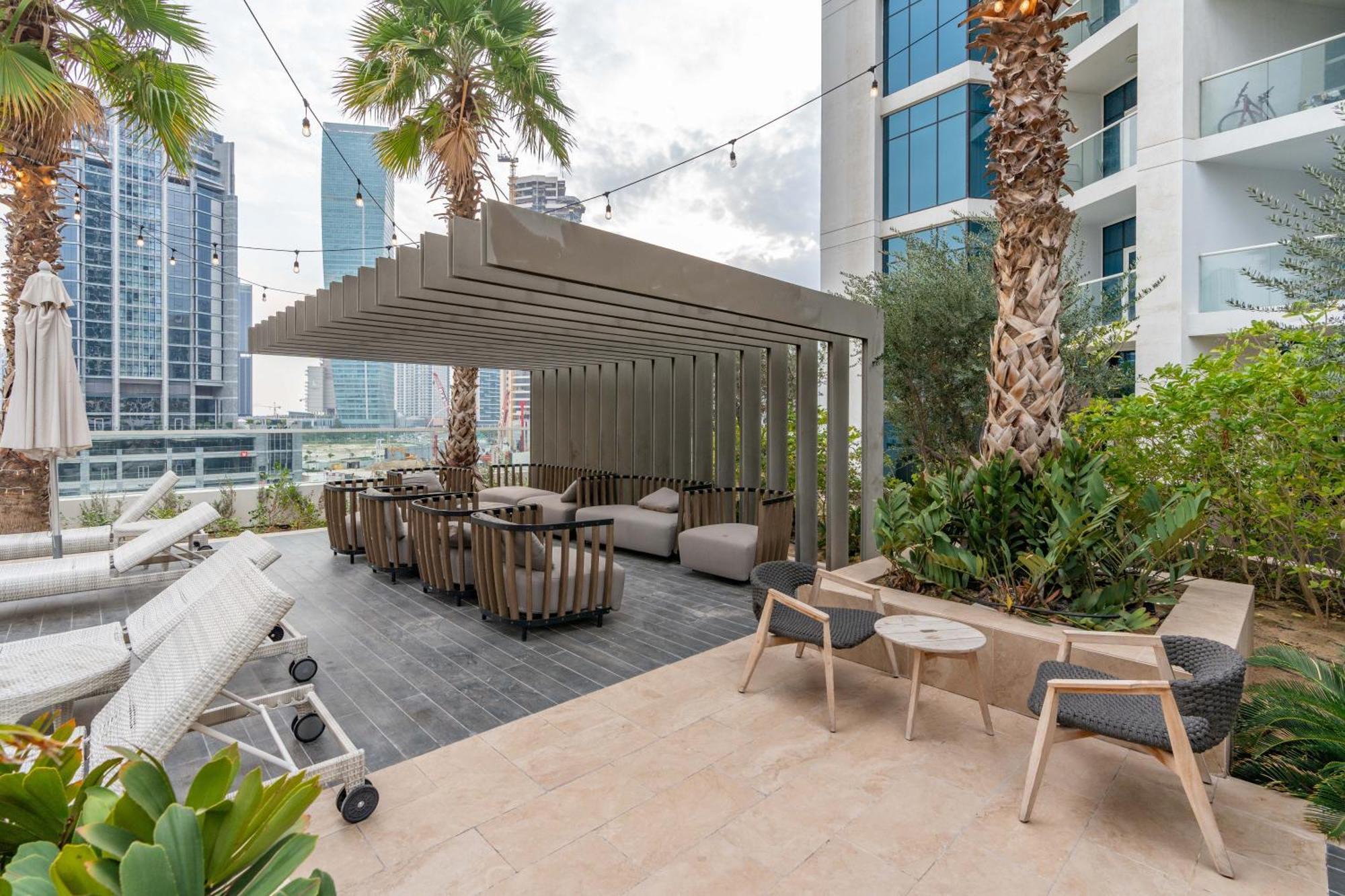 Spacious Luxe Family With Canal & Burj Khalifa View Dubai