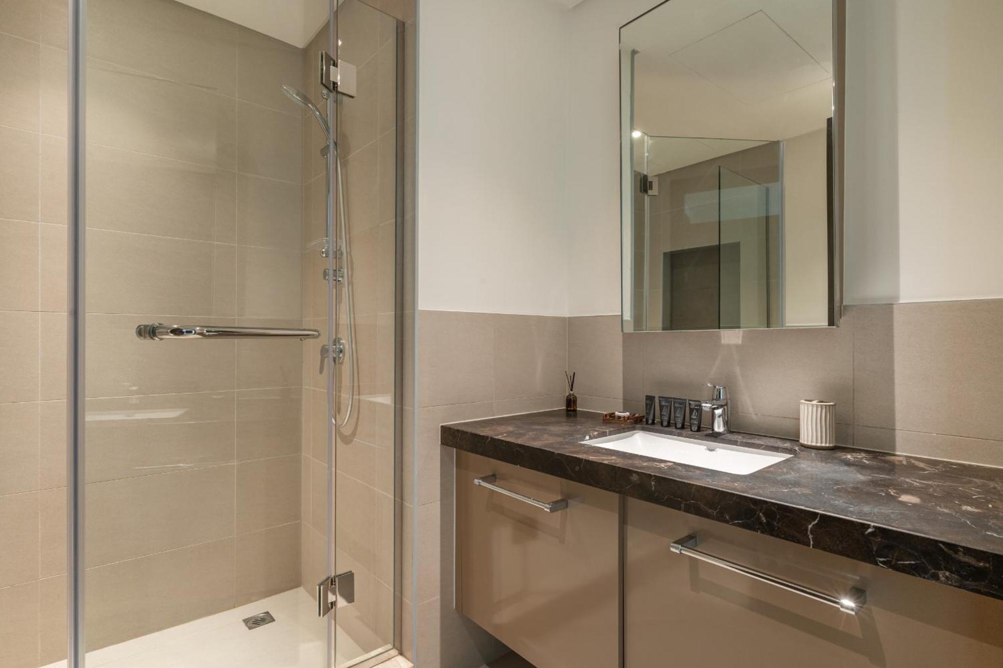 Chic 2br In Bvld Heights, Walk To Attraction - Allsopp&allsopp Apartment