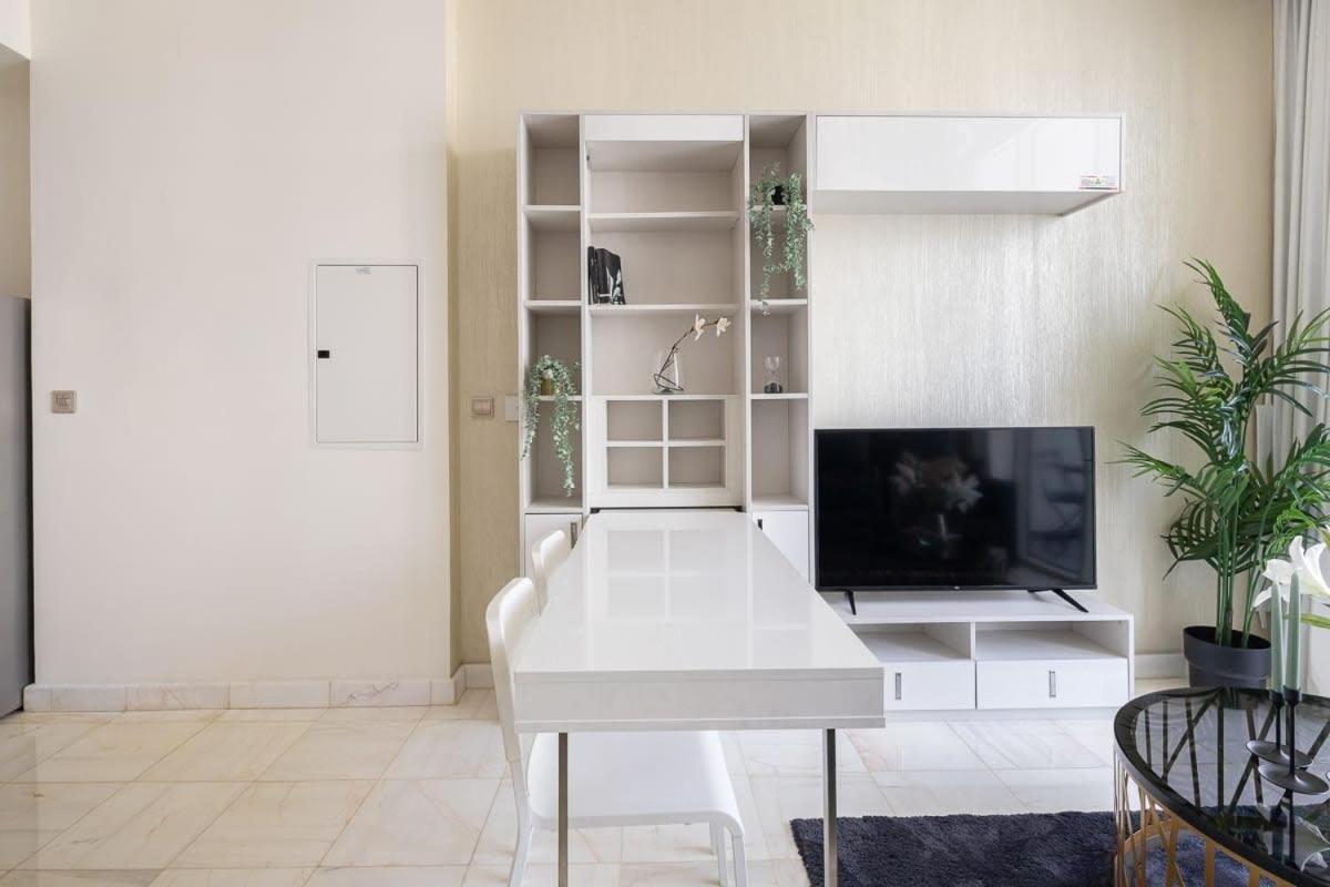 Frank Porter - Bayz Tower By Danube Apartment *