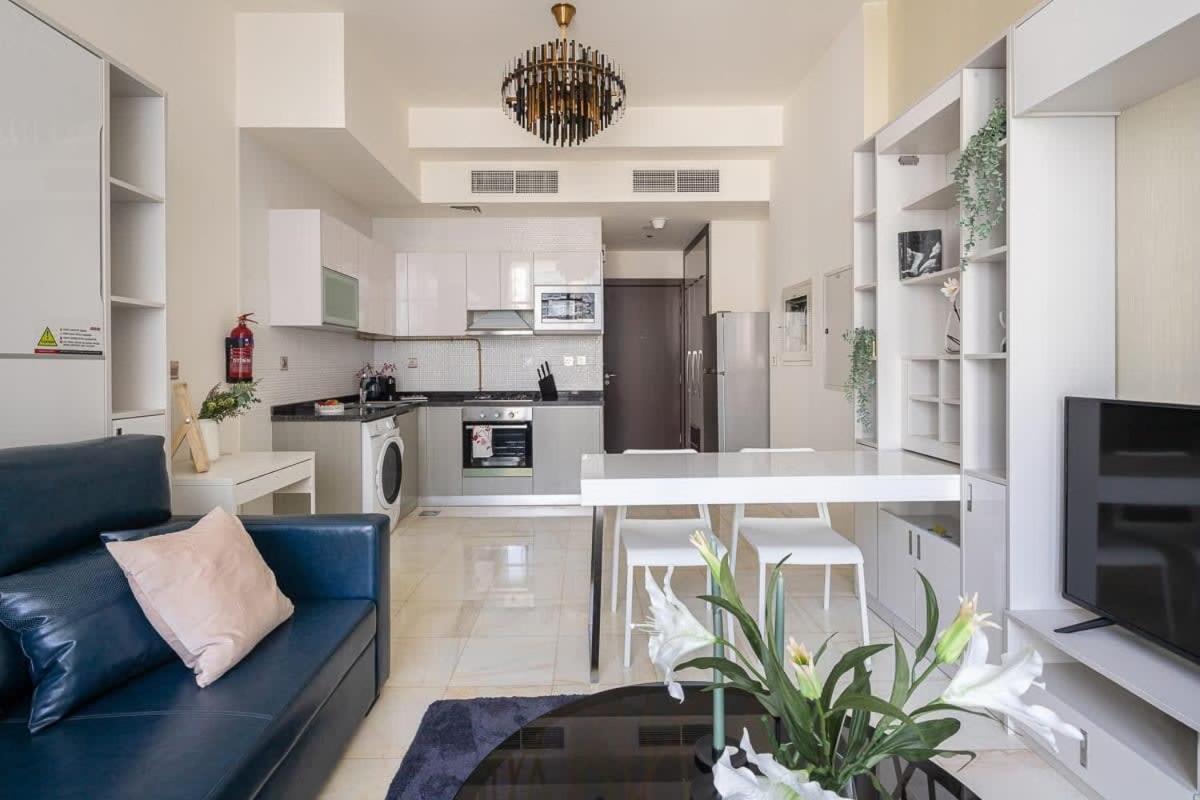 Frank Porter - Bayz Tower By Danube Apartment Dubai