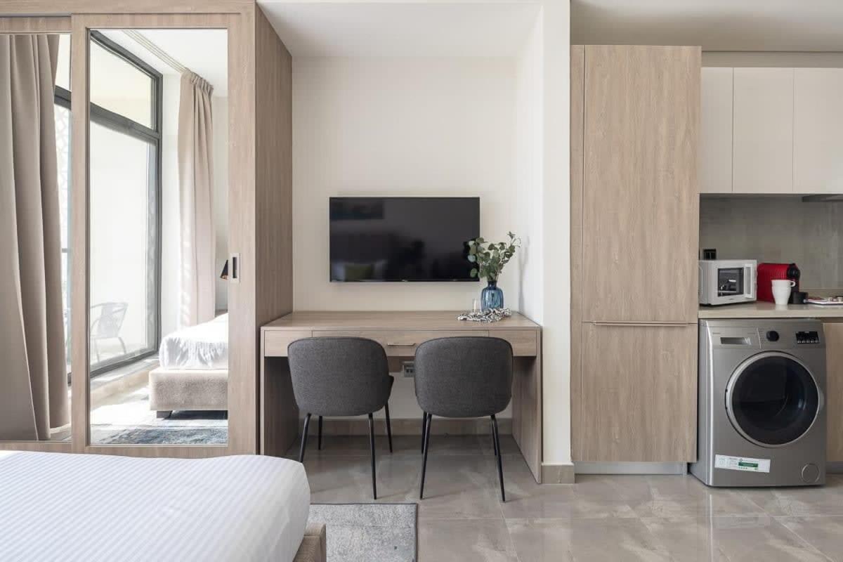 Frank Porter - Majestique 1 Apartment *