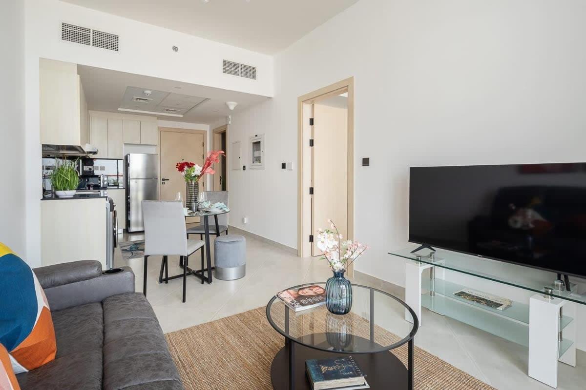 Frank Porter - Binghatti Avenue Apartment