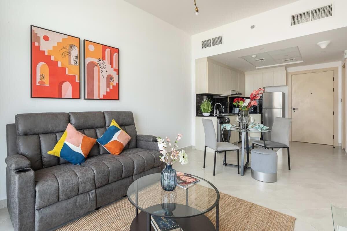Frank Porter - Binghatti Avenue Apartment *