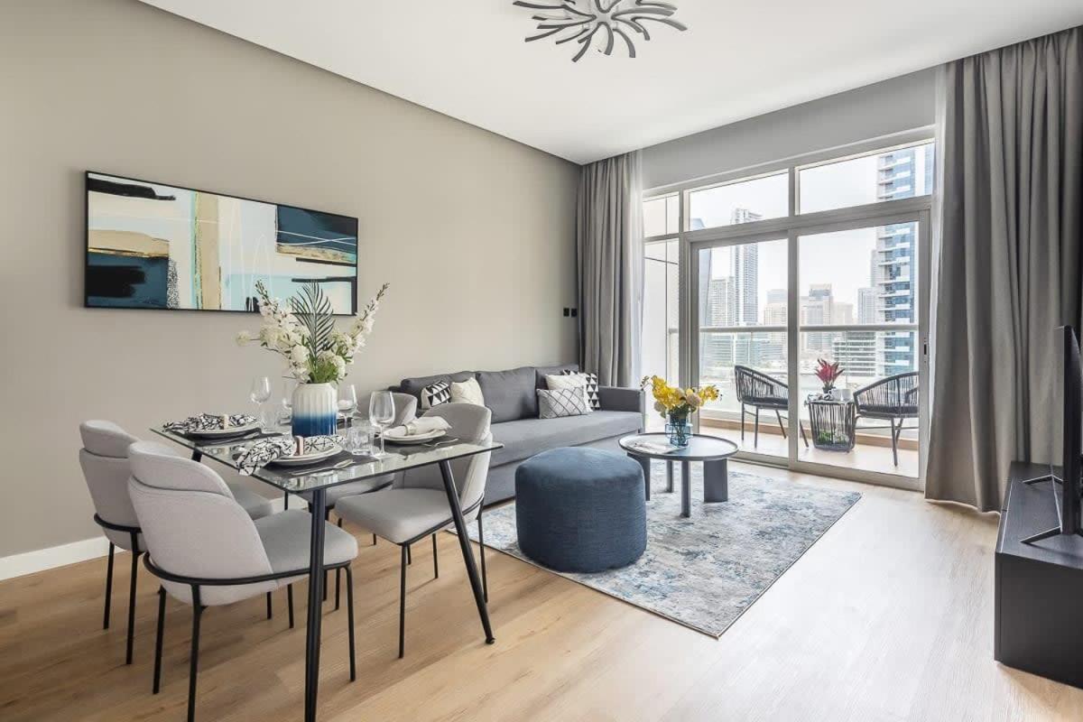 Frank Porter - Continental Tower Apartment *