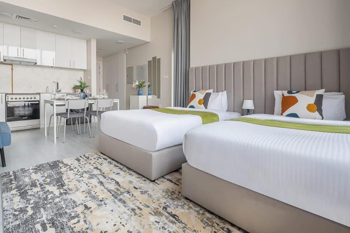 Frank Porter - Square Tower Apartment Dubai