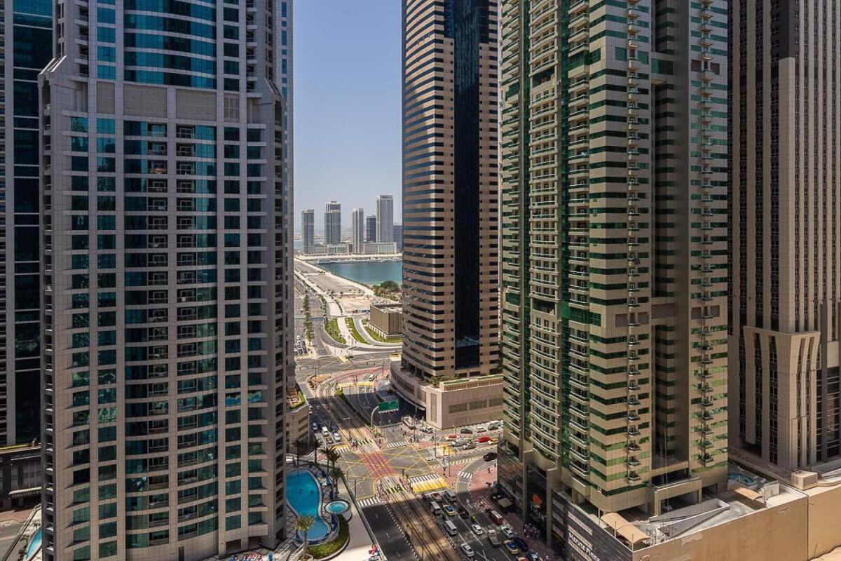 Frank Porter - Marina Heights 1 Apartment Dubai