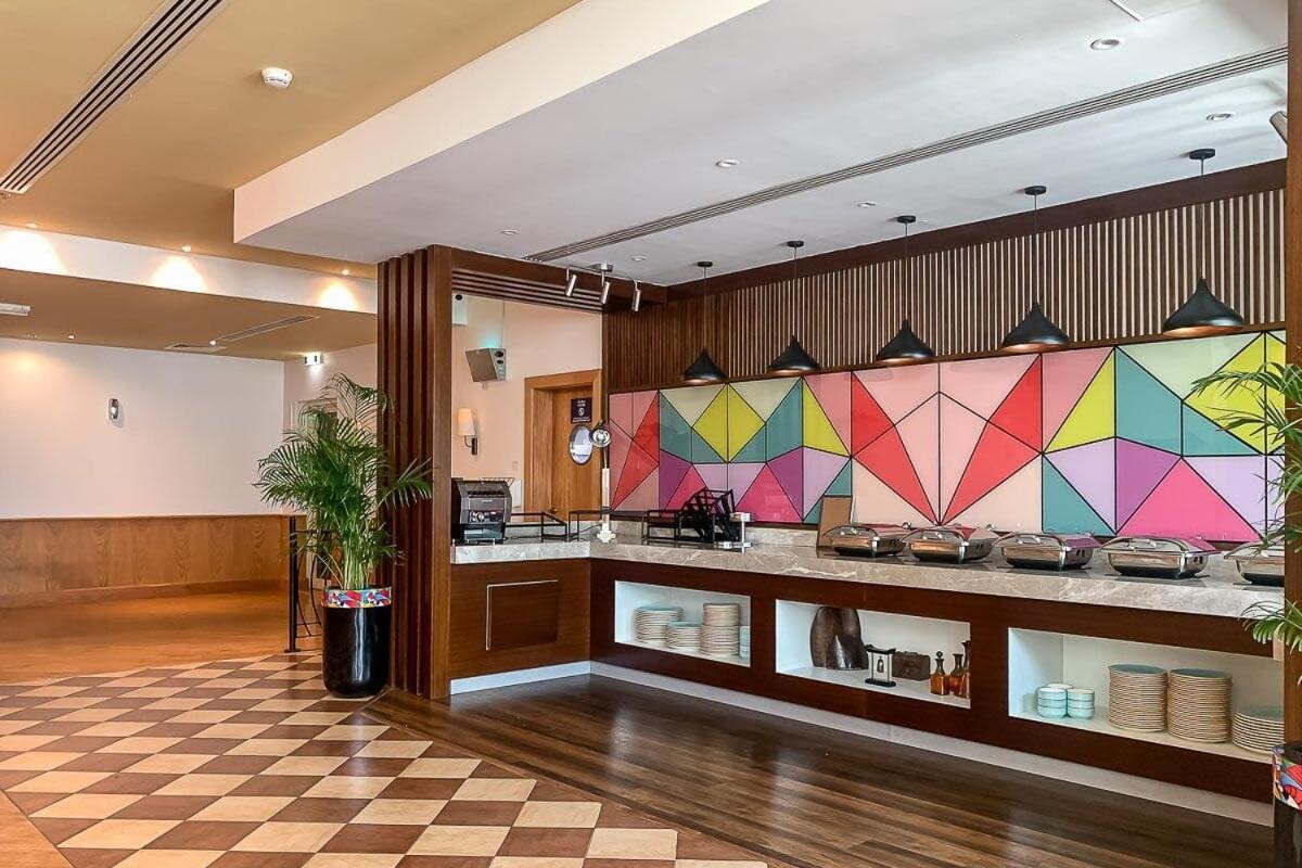 Frank Porter - Al Majara Apartment Dubai