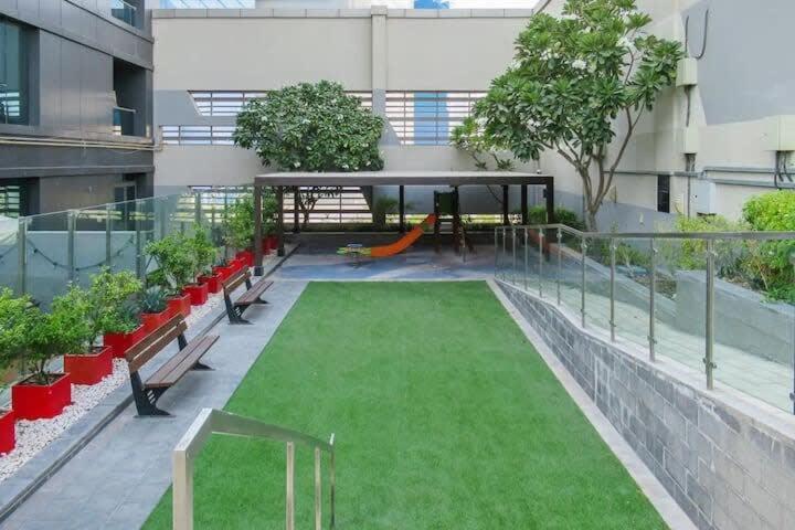 Frank Porter - Damac Voleo Apartment Dubai